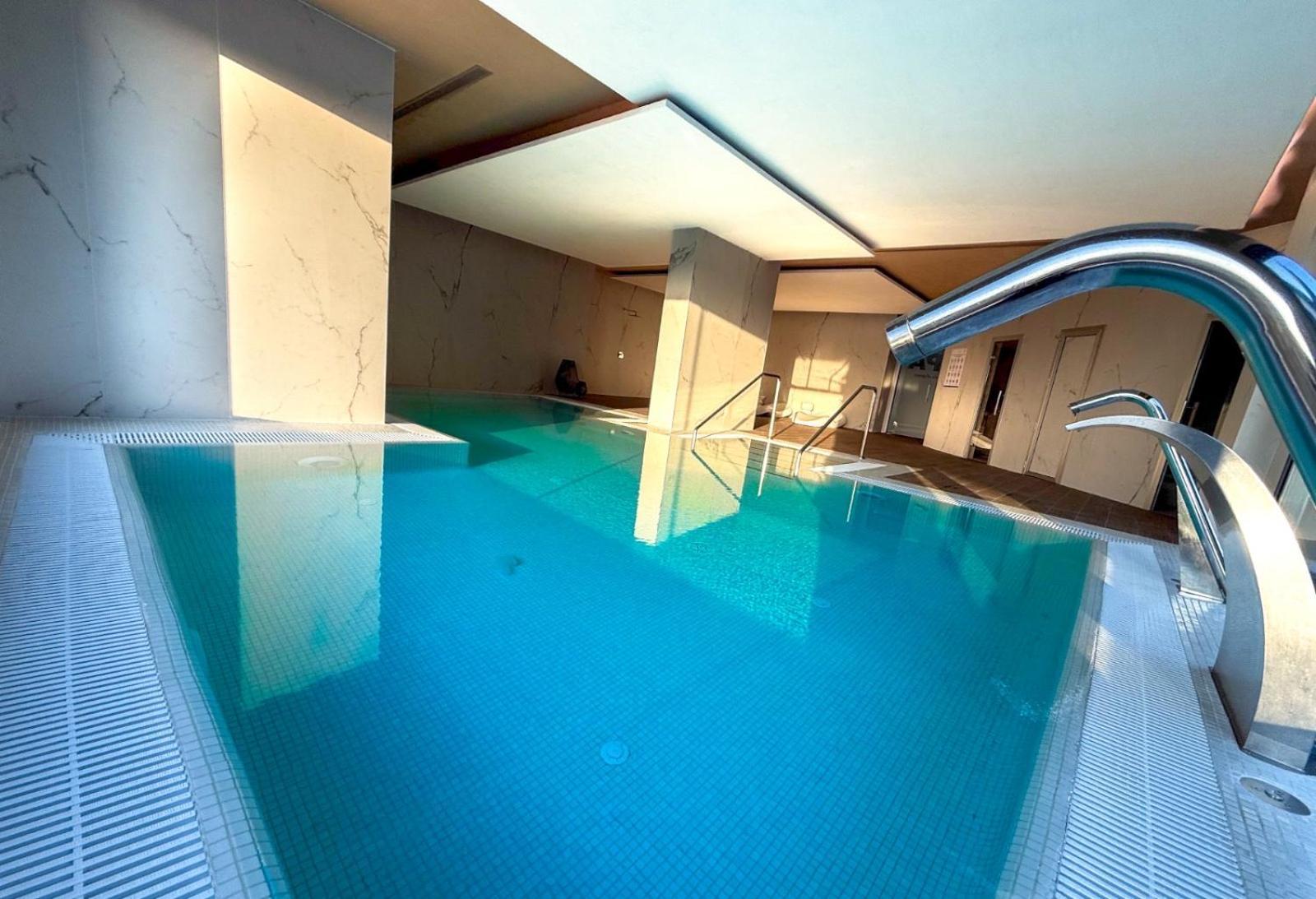 Beautiful New Penthouse In Apartment *