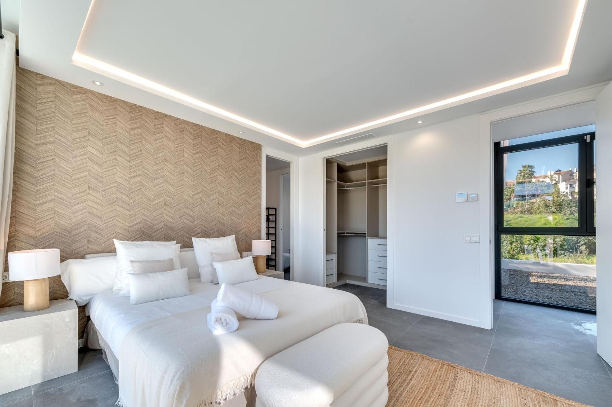 Vacation Marbella I Chic, Cutting-edge Amenities, Private Heated Infinity Pool, Golf Front Location, Cinema Villa *