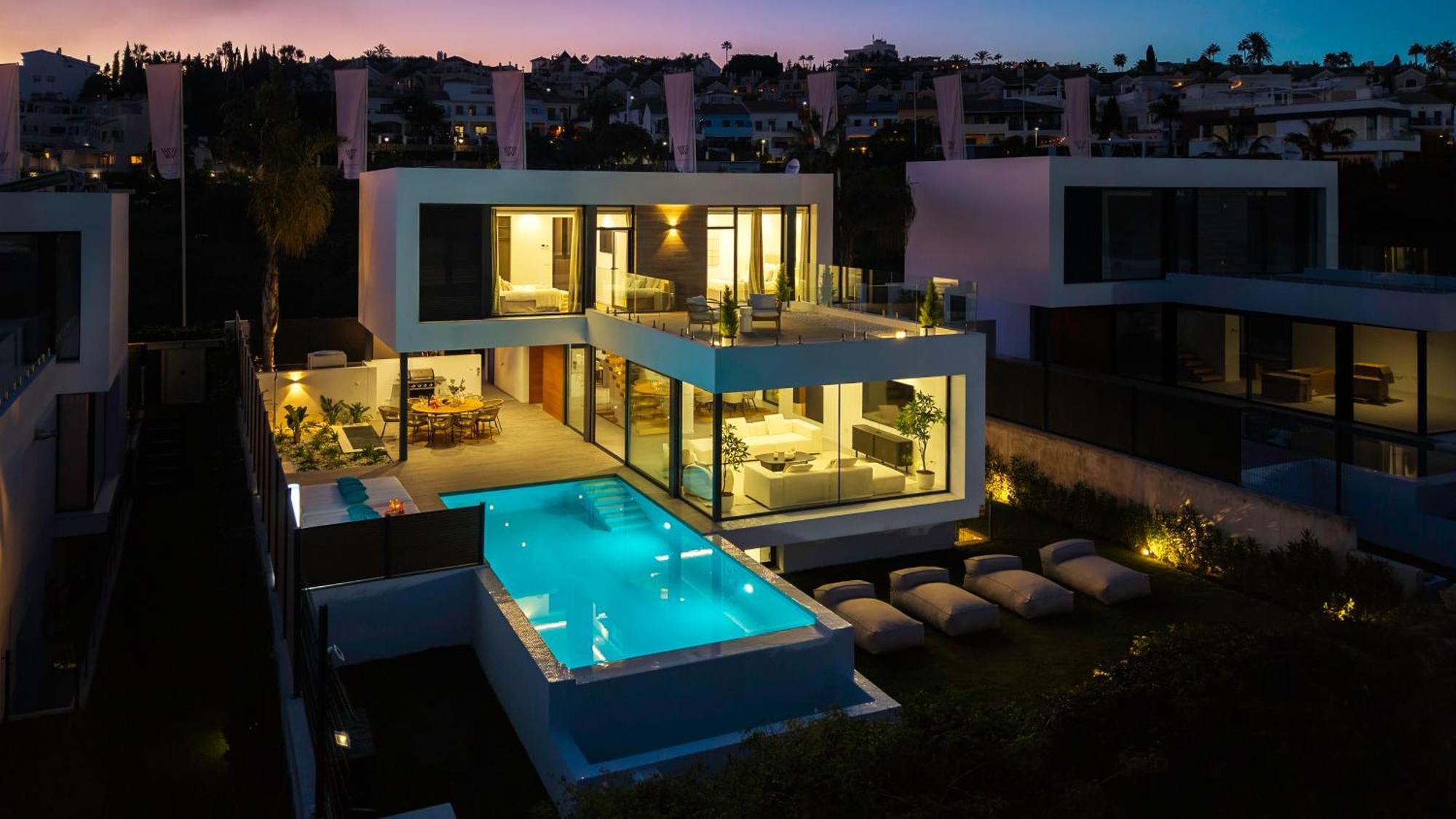 Vacation Marbella I Chic, Cutting-edge Amenities, Private Heated Infinity Pool, Golf Front Location, Cinema