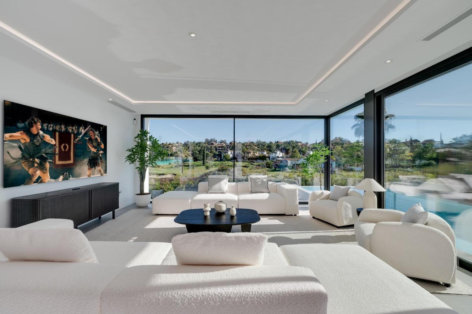 Villa Vacation Marbella I Chic, Cutting-edge Amenities, Private Heated Infinity Pool, Golf Front Location, Cinema Estepona