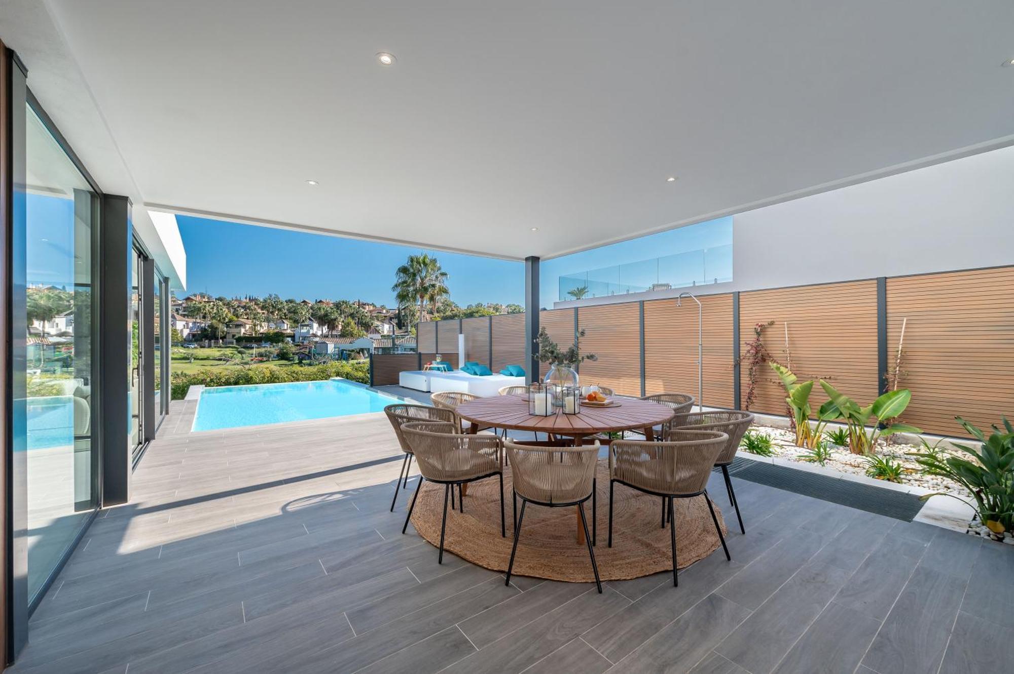 Villa Vacation Marbella I Chic, Cutting-edge Amenities, Private Heated Infinity Pool, Golf Front Location, Cinema Estepona