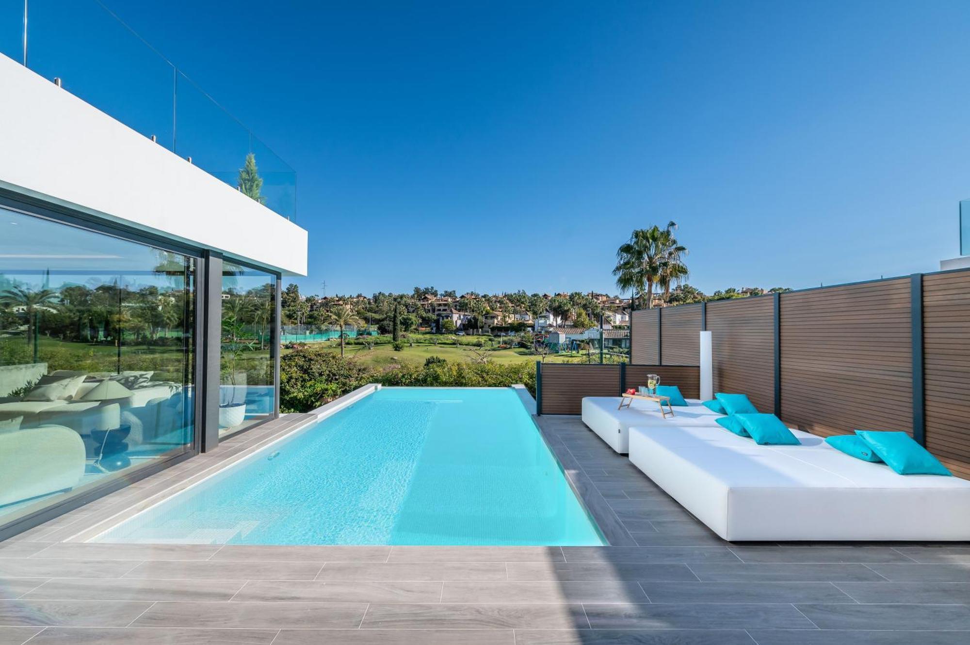 Vacation Marbella I Chic, Cutting-edge Amenities, Private Heated Infinity Pool, Golf Front Location, Cinema * Estepona