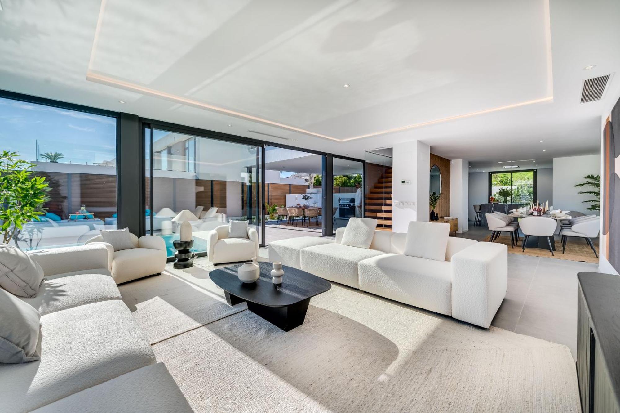 Vacation Marbella I Chic, Cutting-edge Amenities, Private Heated Infinity Pool, Golf Front Location, Cinema