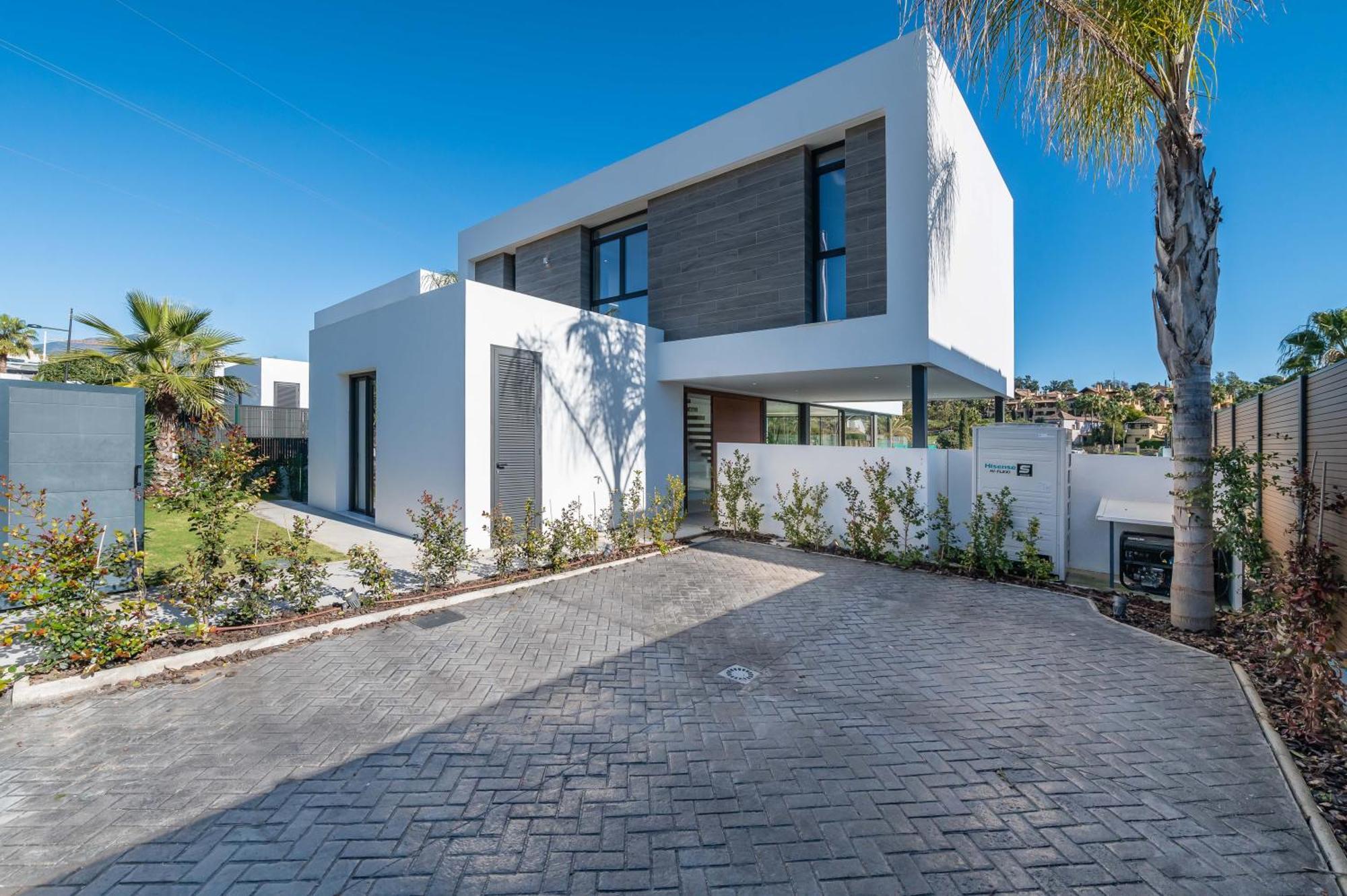 Villa Vacation Marbella I Chic, Cutting-edge Amenities, Private Heated Infinity Pool, Golf Front Location, Cinema *