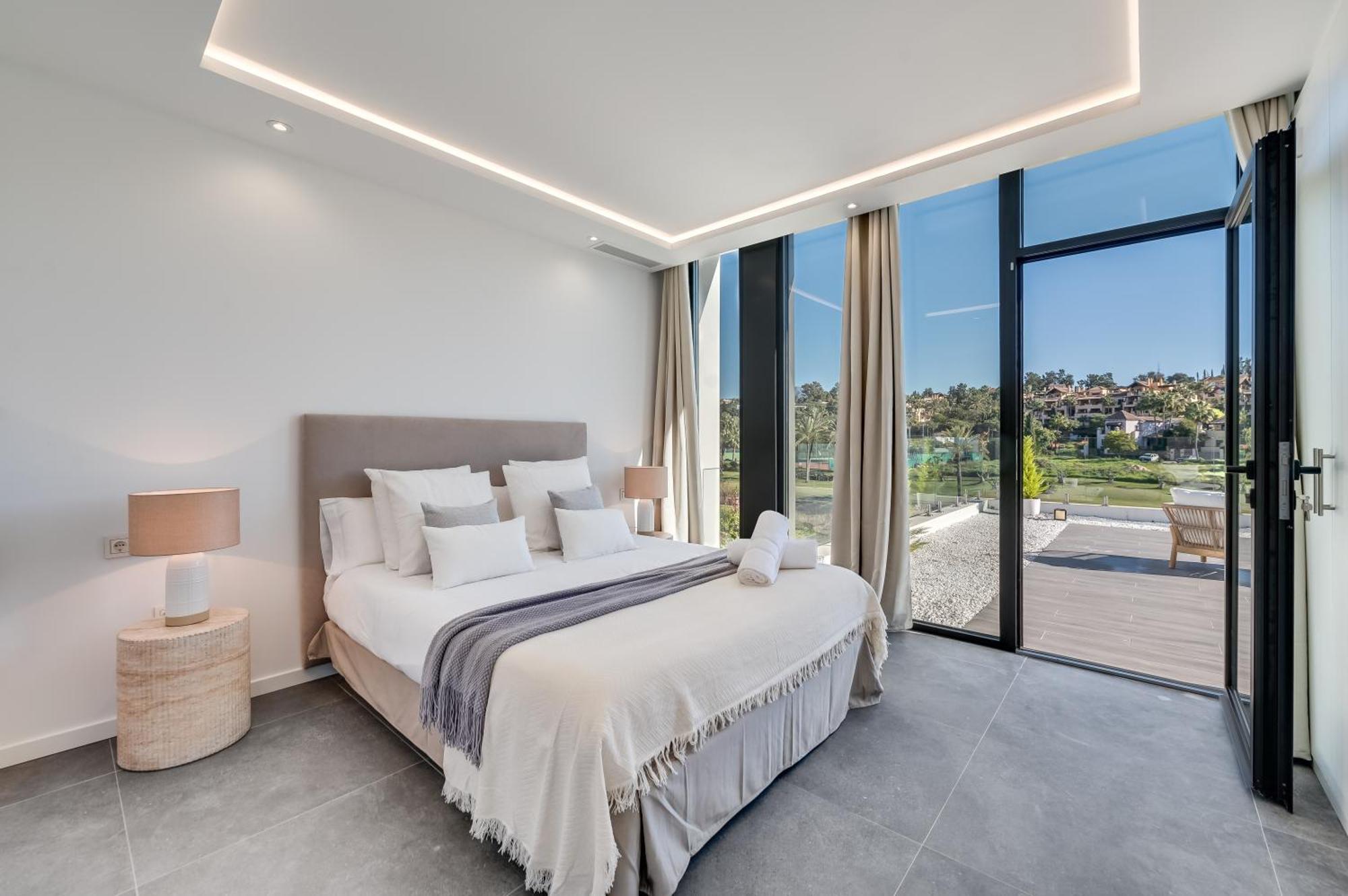 Vacation Marbella I Chic, Cutting-edge Amenities, Private Heated Infinity Pool, Golf Front Location, Cinema Villa *