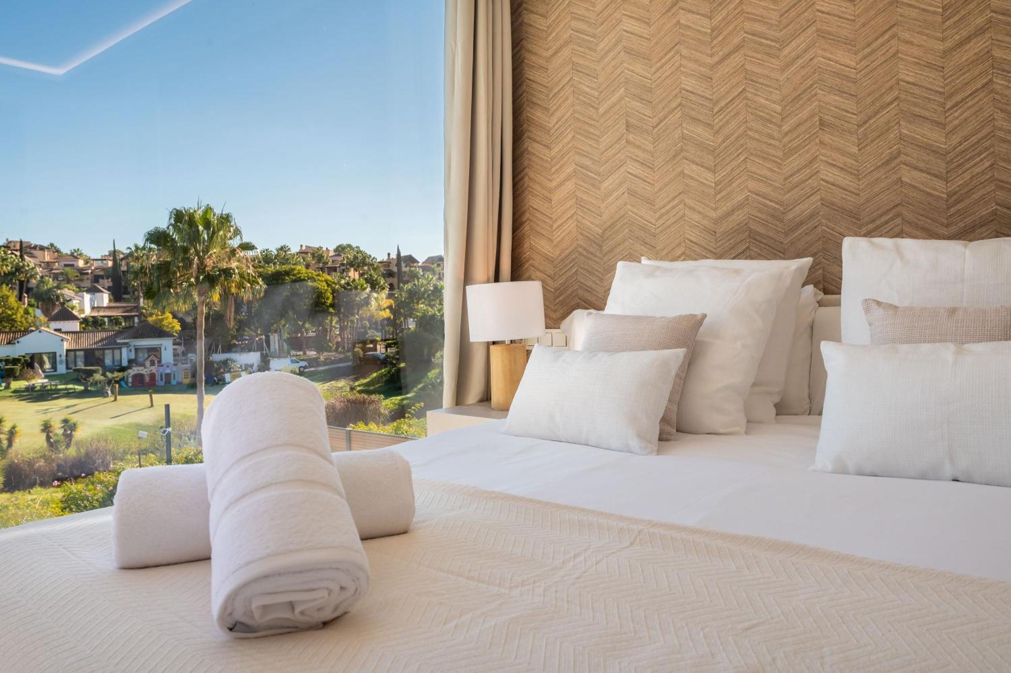 Villa Vacation Marbella I Chic, Cutting-edge Amenities, Private Heated Infinity Pool, Golf Front Location, Cinema