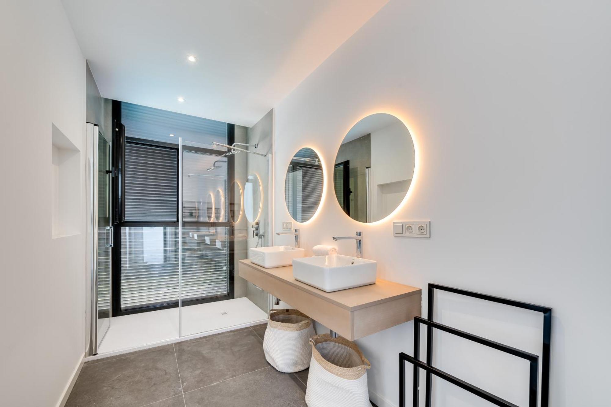Vacation Marbella I Chic, Cutting-edge Amenities, Private Heated Infinity Pool, Golf Front Location, Cinema Villa