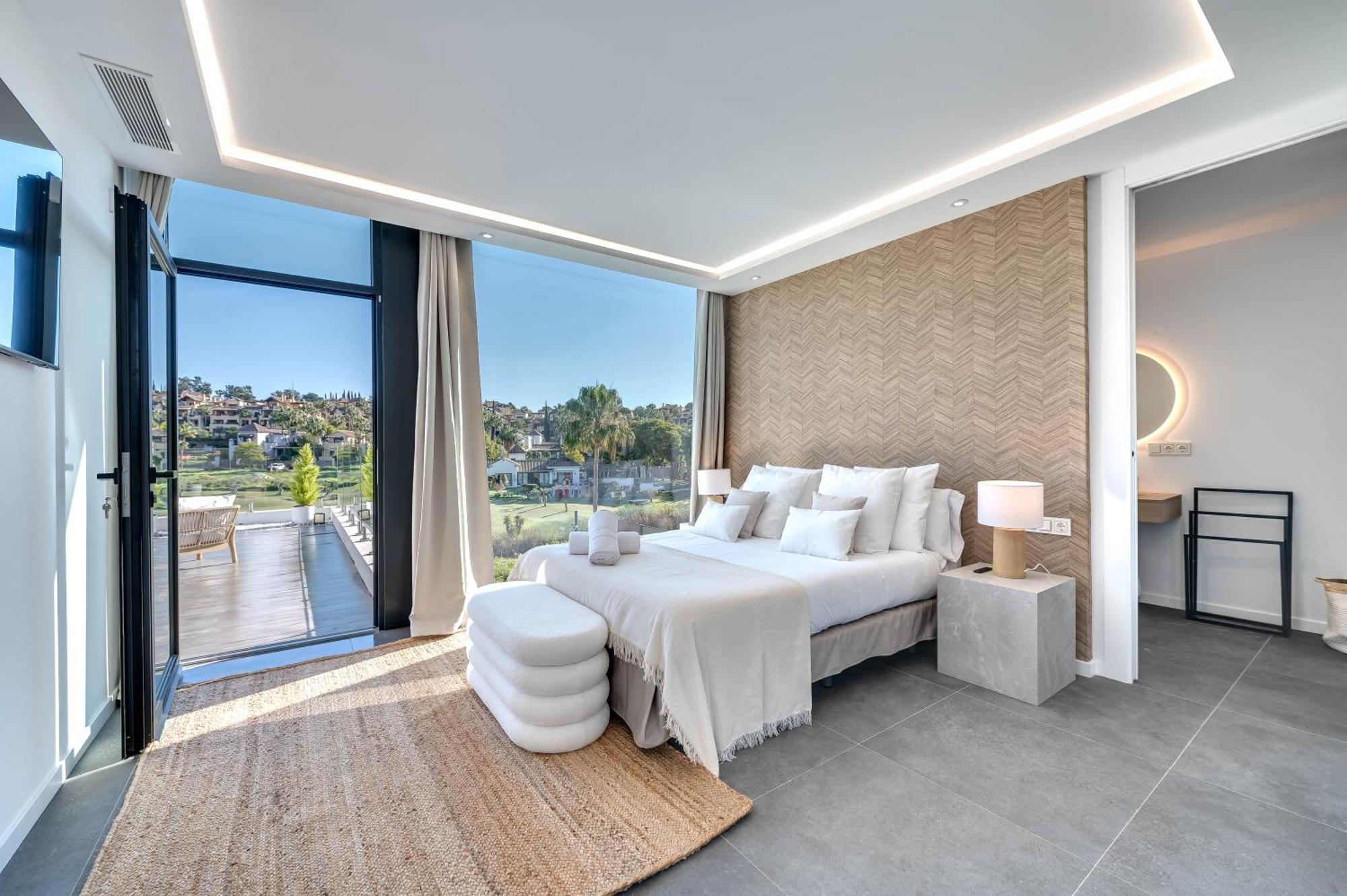 Villa Vacation Marbella I Chic, Cutting-edge Amenities, Private Heated Infinity Pool, Golf Front Location, Cinema *
