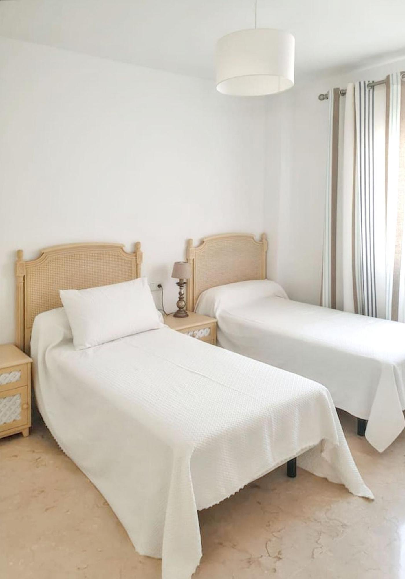 Spacious With Sea View In 140 M² Estepona