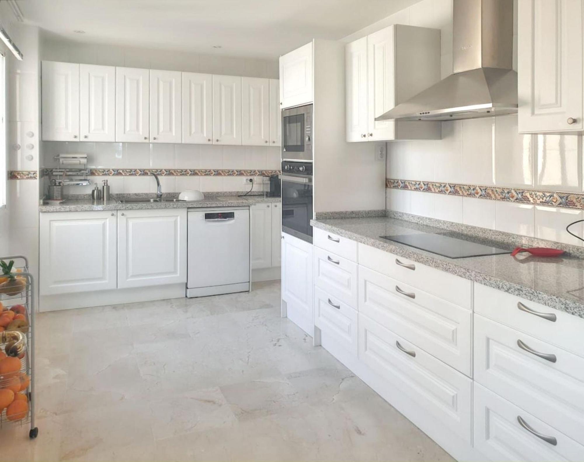 Apartamento Spacious With Sea View In 140 M² Estepona