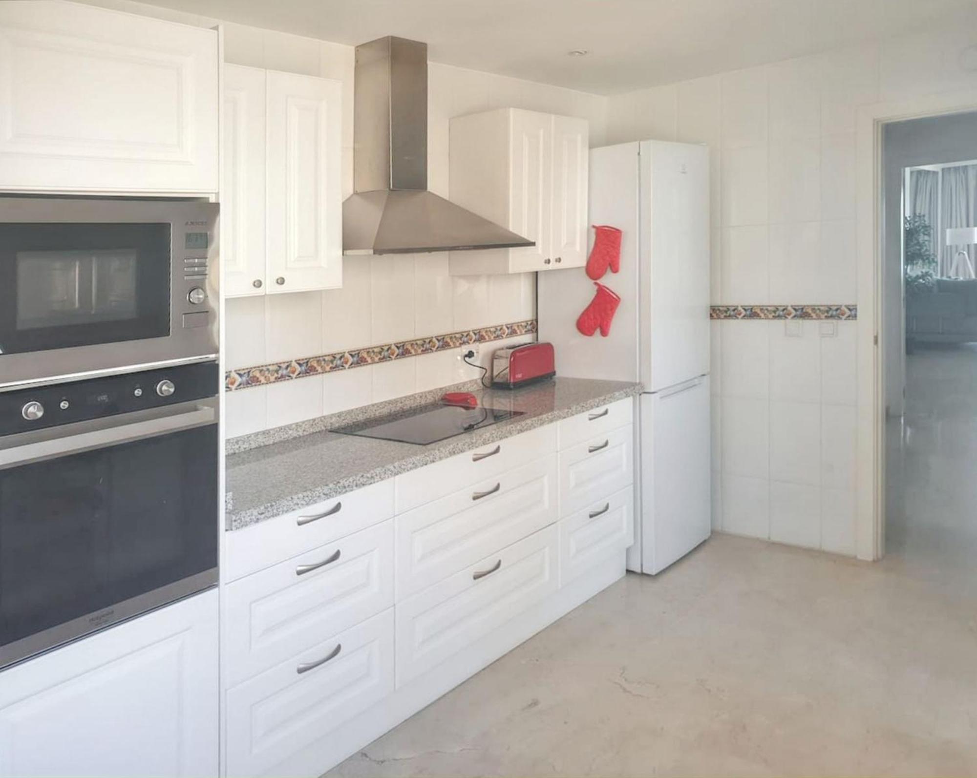 Spacious With Sea View In 140 M²