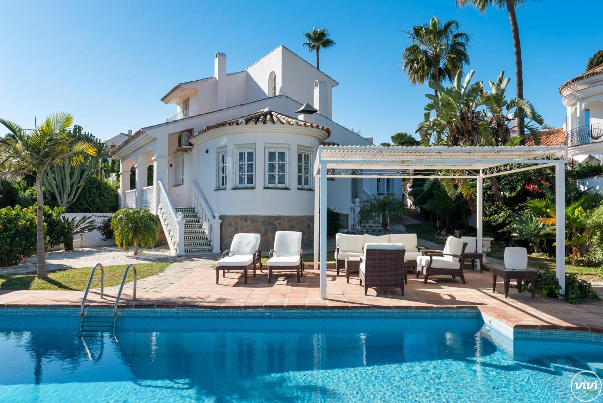 Vivi Homes - Casa Blanca Villa *