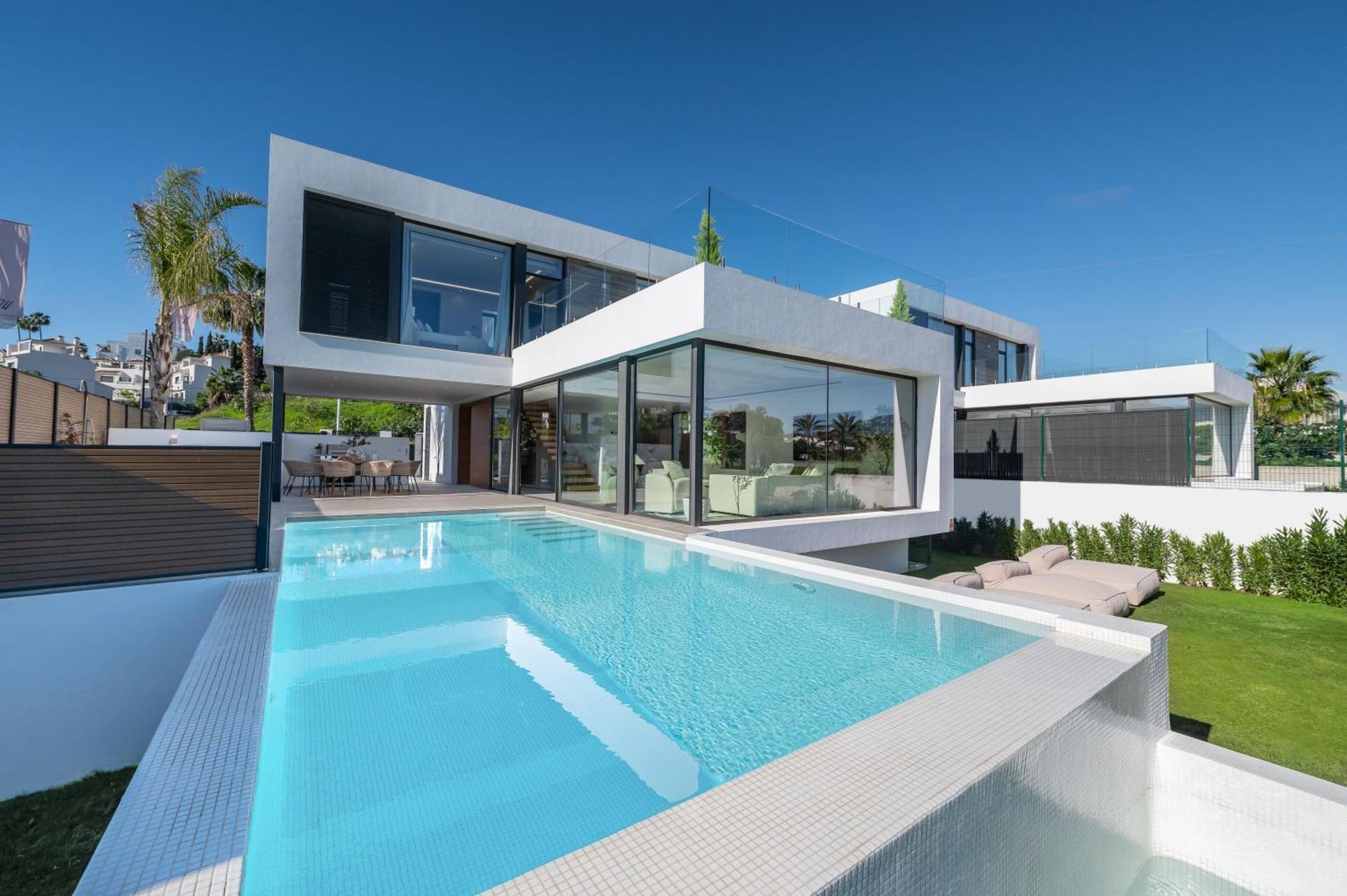Vacation Marbella I Chic, Cutting-edge Amenities, Private Heated Infinity Pool, Golf Front Location, Cinema