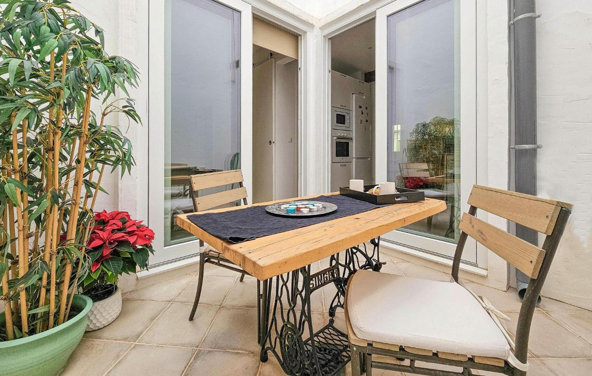 1 Bedroom Stunning In Apartamento Estepona