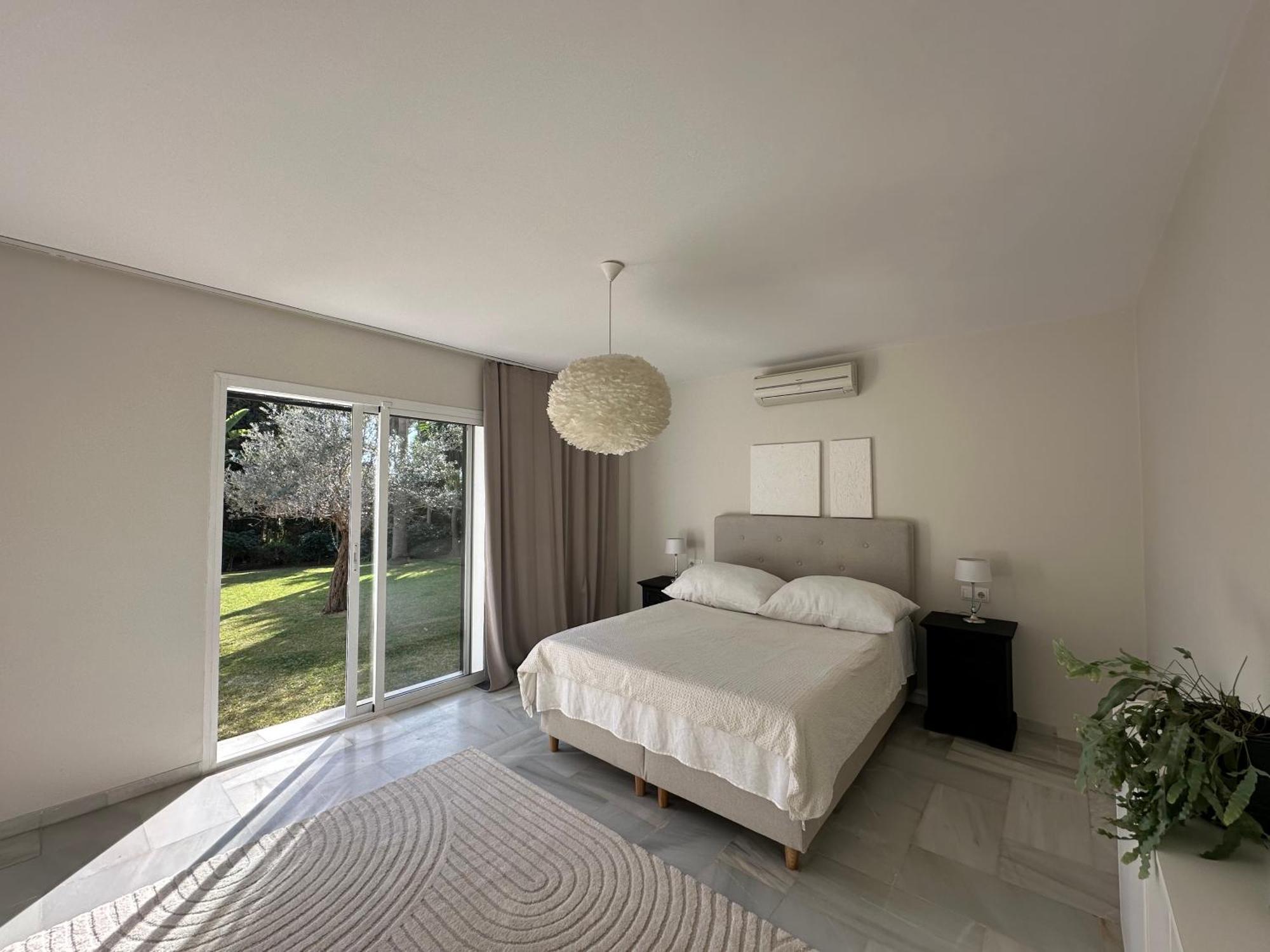 Holiday home Bianca Elegant 4br Beachside Near Golf, Restaurants & Puerto Banus *