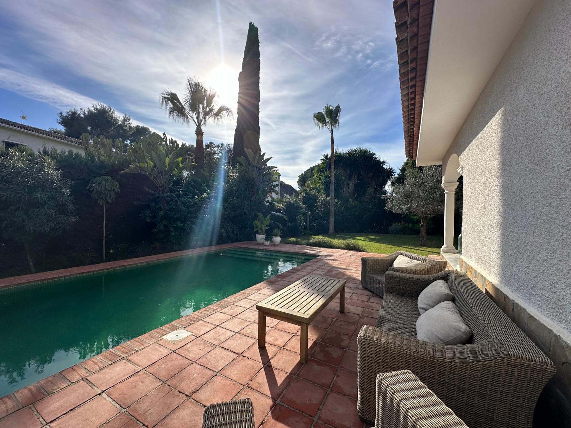 Bianca Elegant 4br Beachside Near Golf, Restaurants & Puerto Banus *