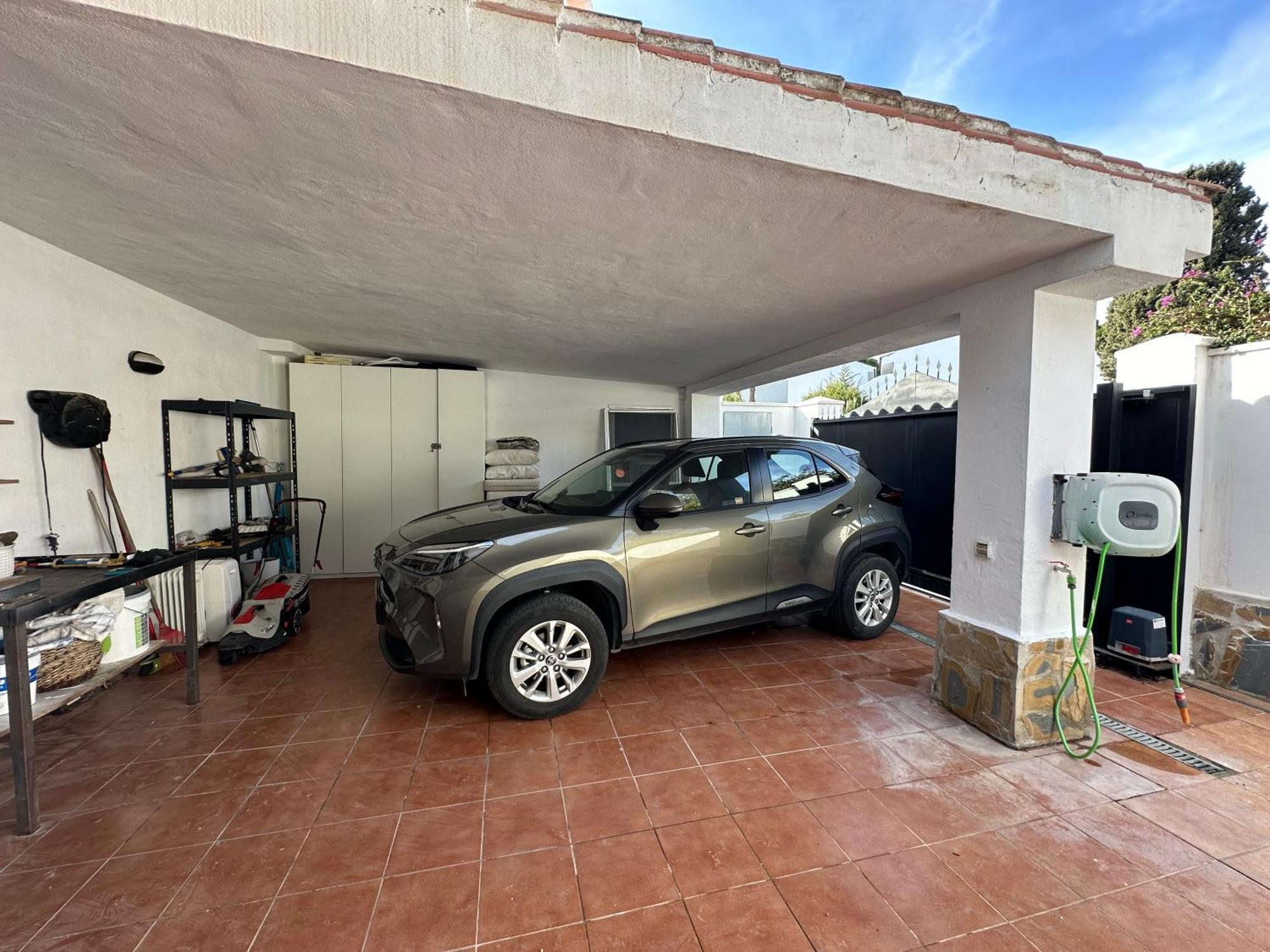 Bianca Elegant 4br Beachside Near Golf, Restaurants & Puerto Banus Estepona