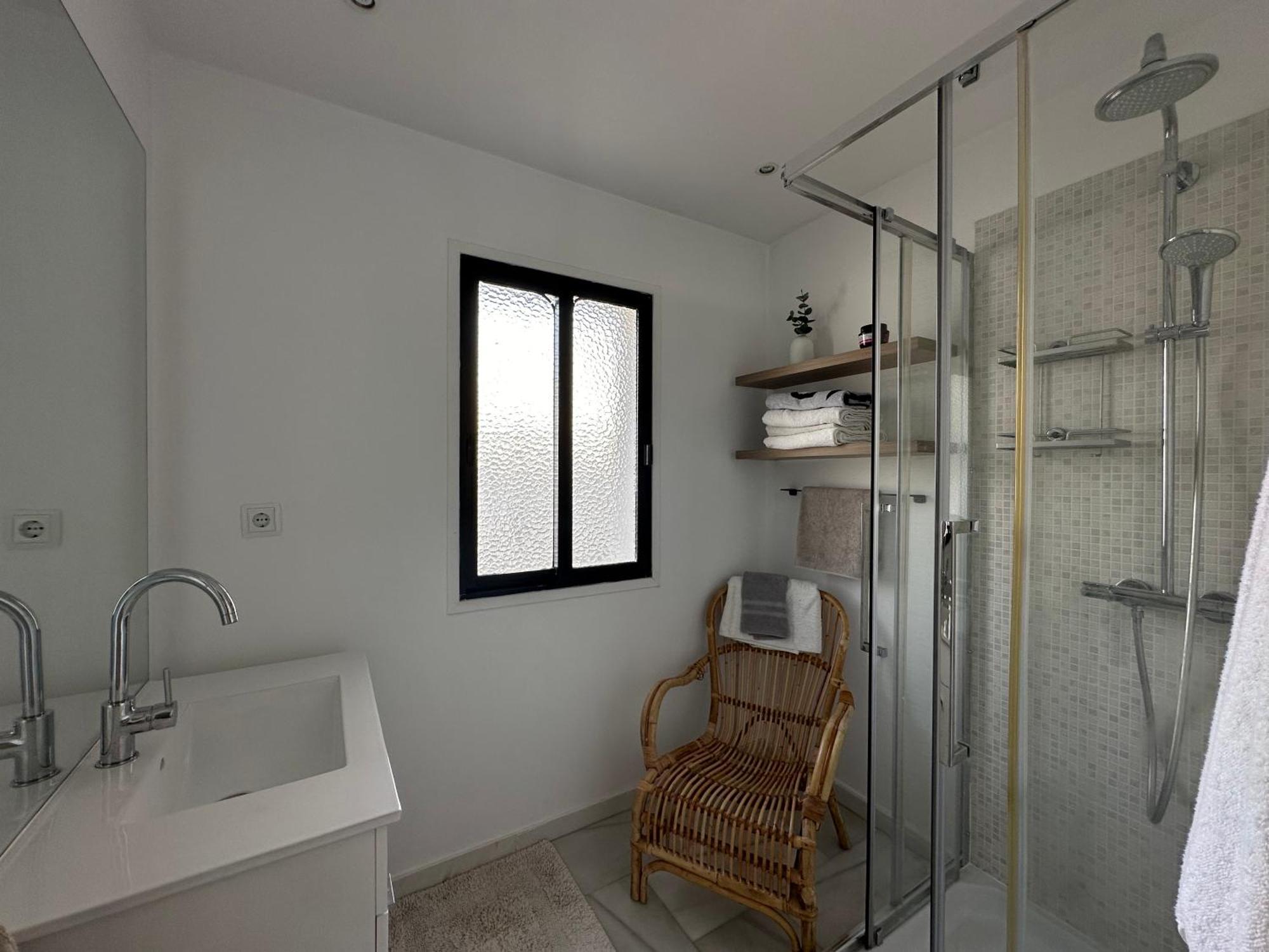 Bianca Elegant 4br Beachside Near Golf, Restaurants & Puerto Banus Estepona