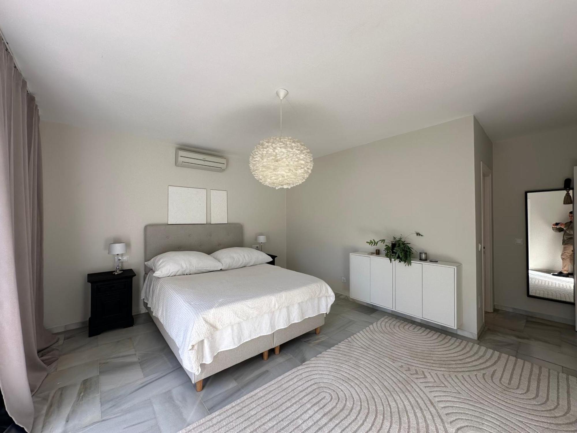 Bianca Elegant 4br Beachside Near Golf, Restaurants & Puerto Banus Holiday home