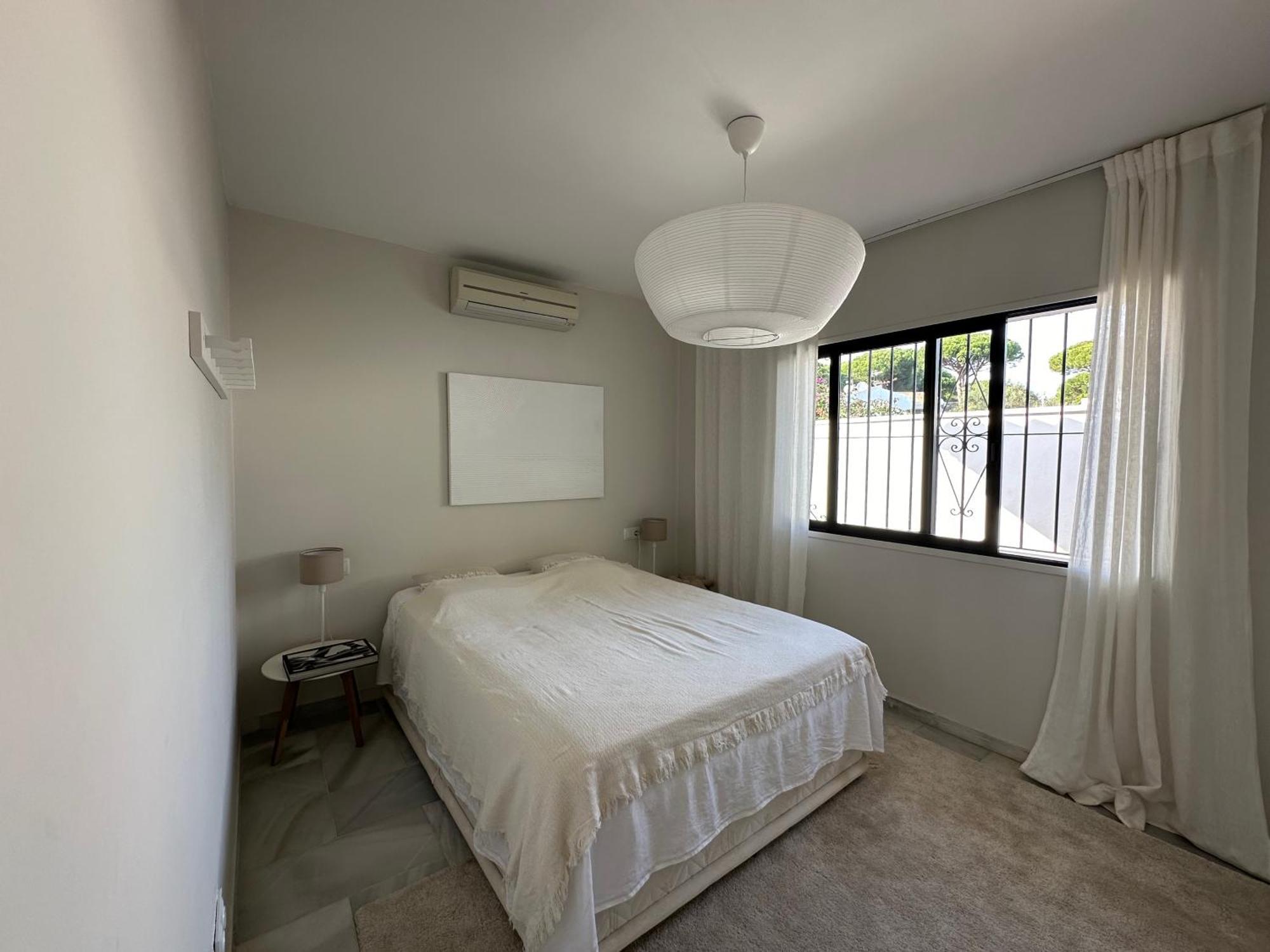 Bianca Elegant 4br Beachside Near Golf, Restaurants & Puerto Banus Estepona