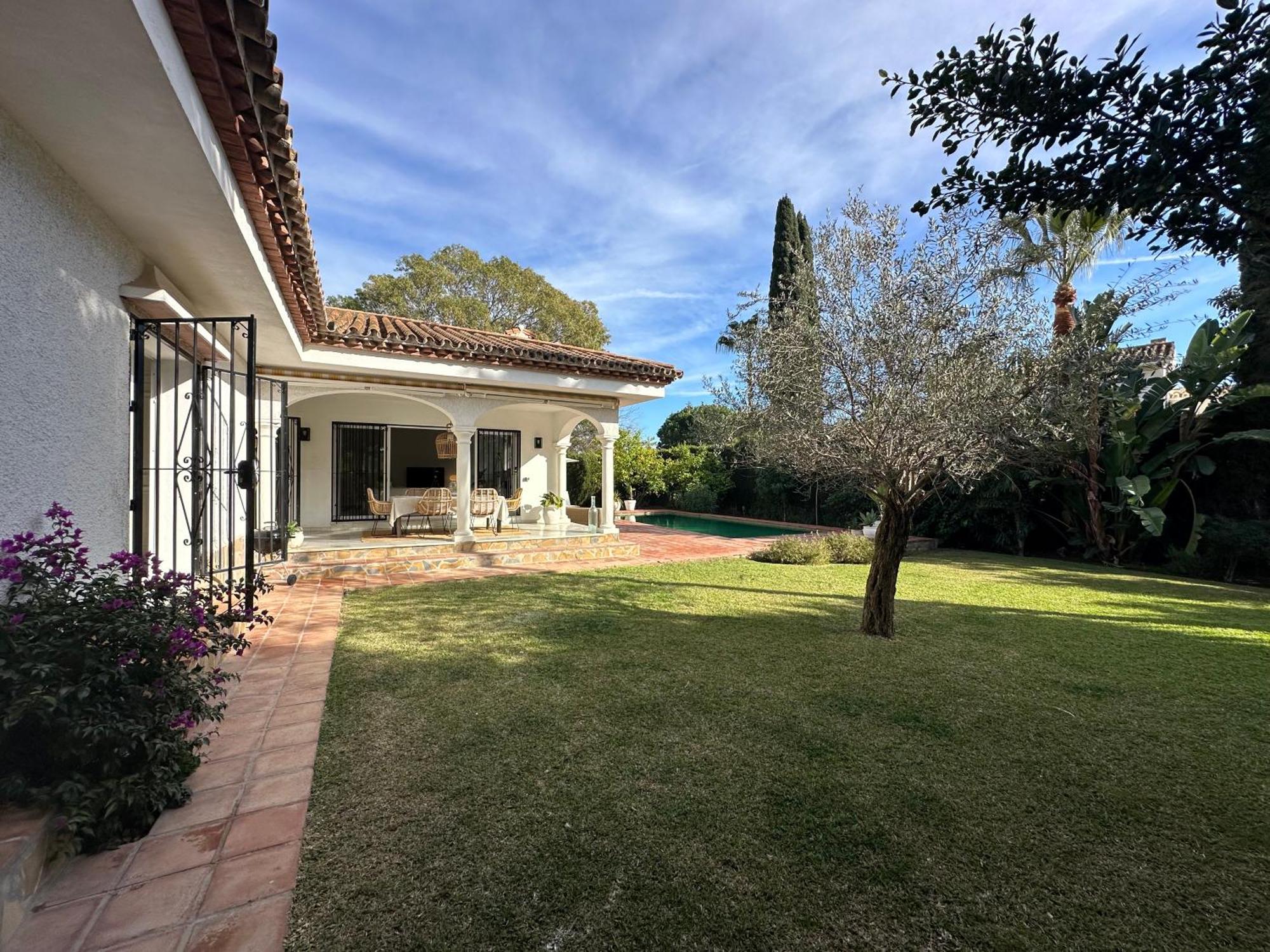 Holiday home Bianca Elegant 4br Beachside Near Golf, Restaurants & Puerto Banus