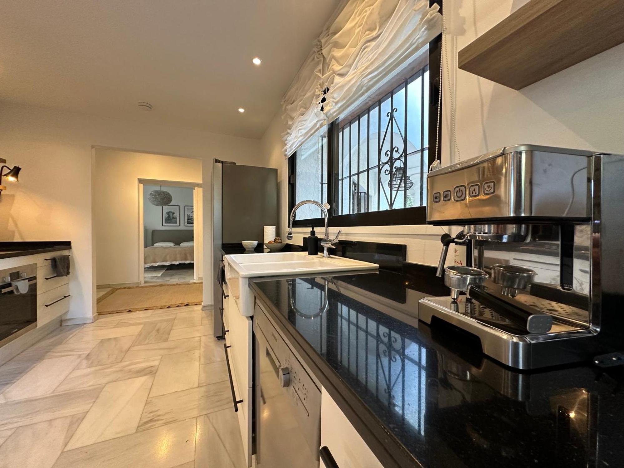 Bianca Elegant 4br Beachside Near Golf, Restaurants & Puerto Banus Estepona