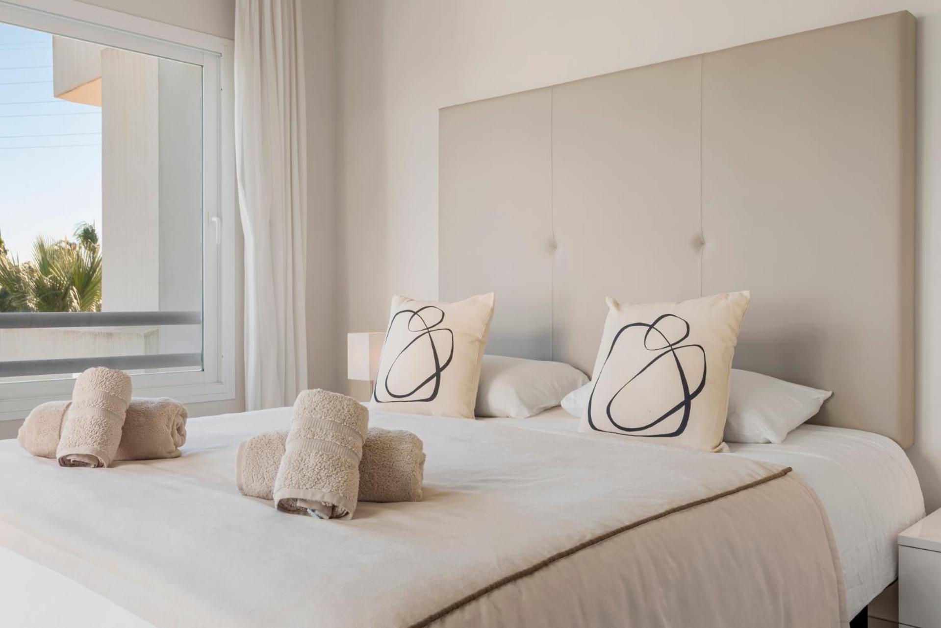 Apartment Luxury With Free Alcazaba Lagoon Access Estepona