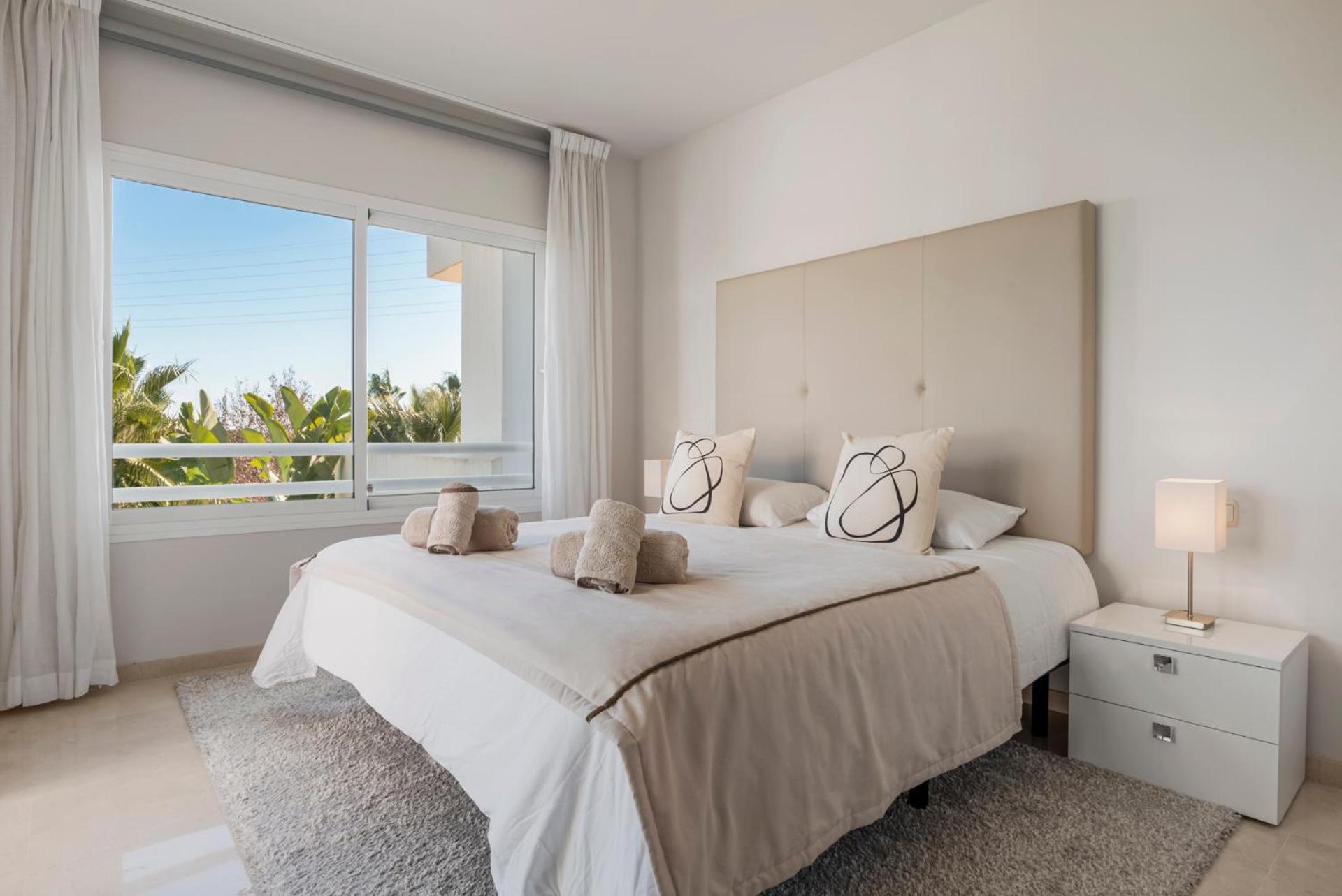 Luxury With Free Alcazaba Lagoon Access Estepona
