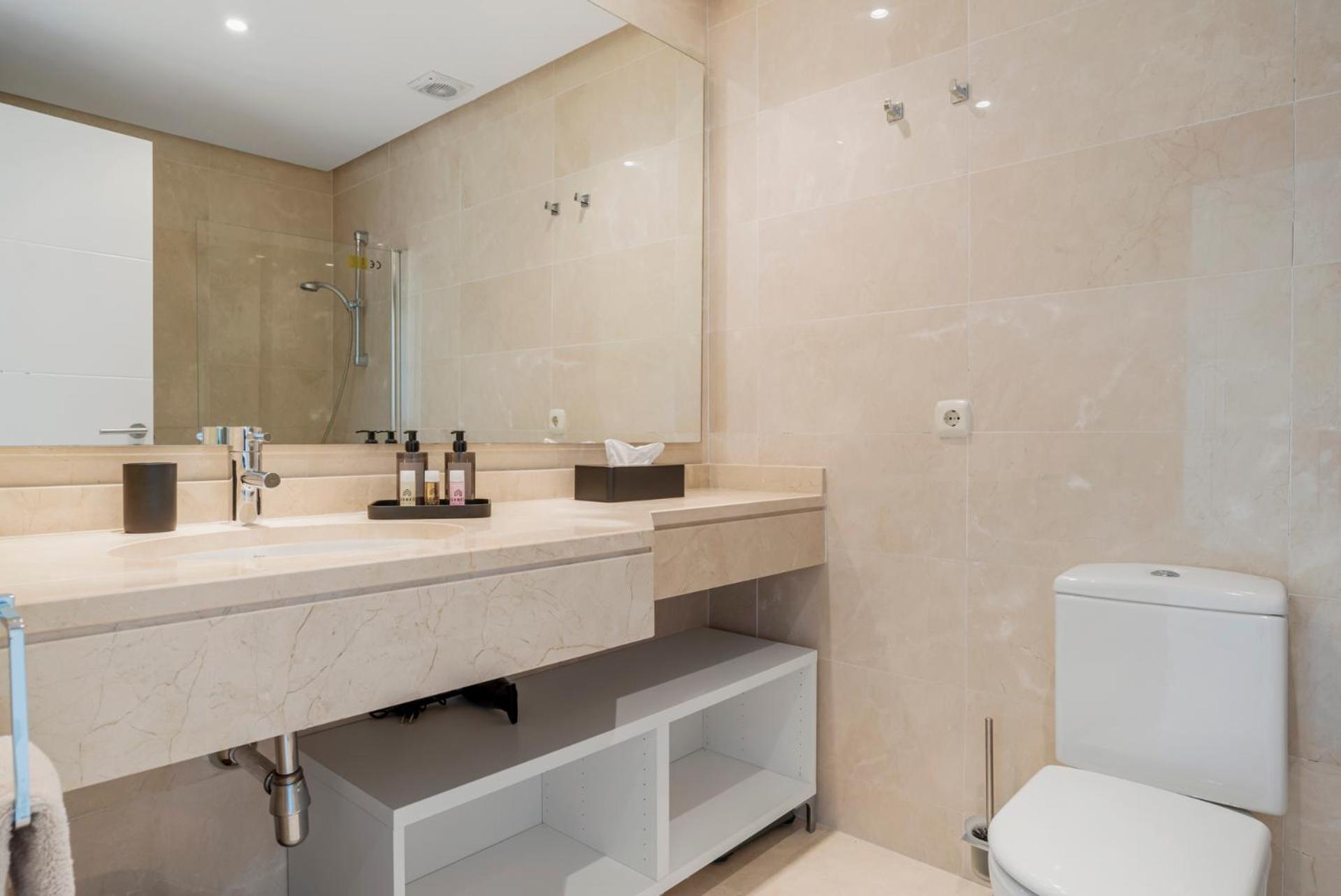 Apartment Luxury With Free Alcazaba Lagoon Access Estepona