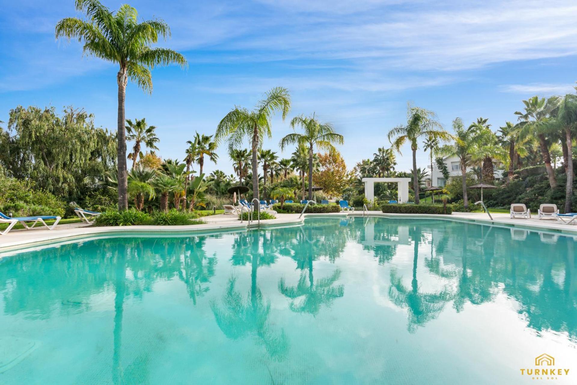 Luxury With Free Alcazaba Lagoon Access Apartment