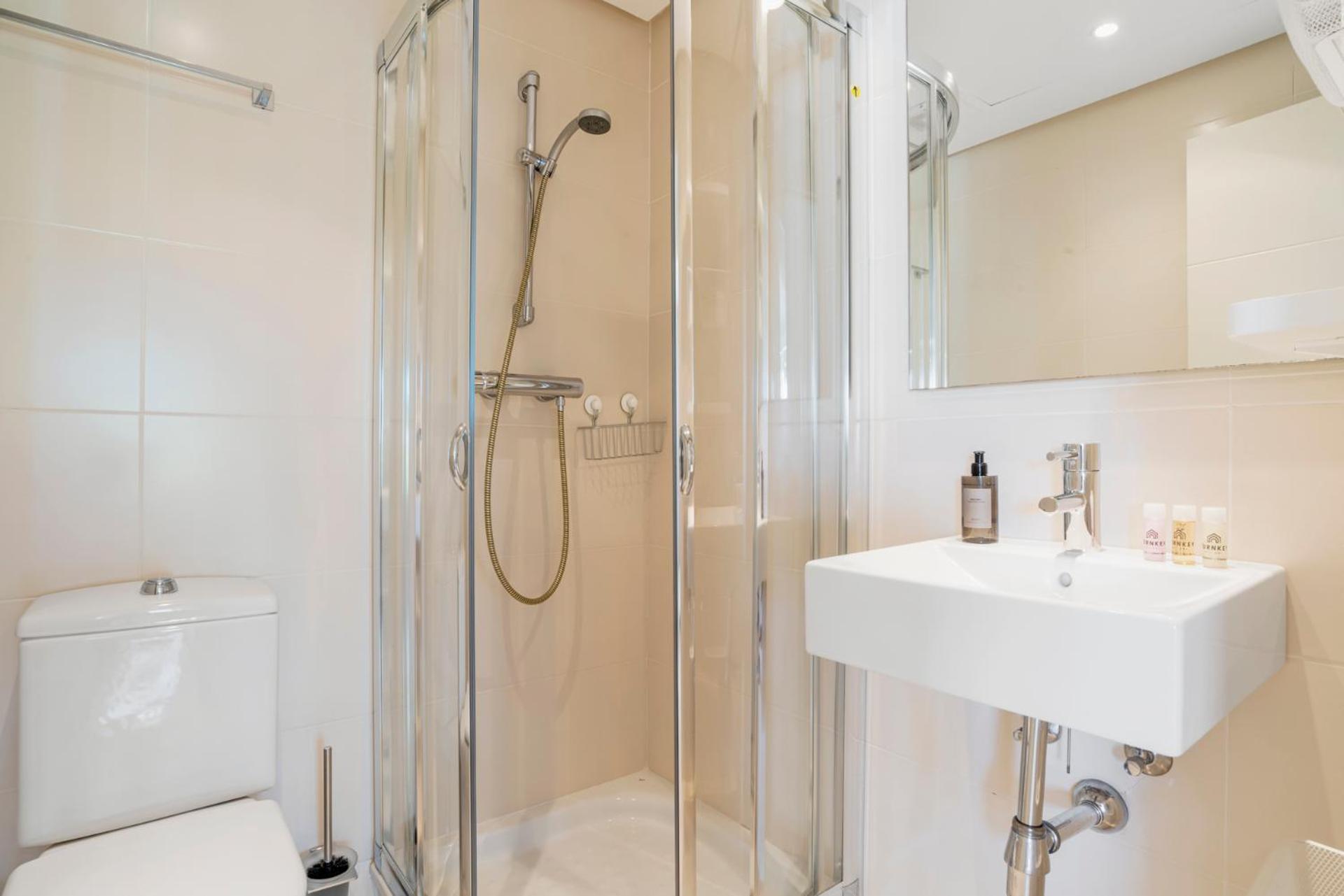 Luxury With Free Alcazaba Lagoon Access Apartment Estepona