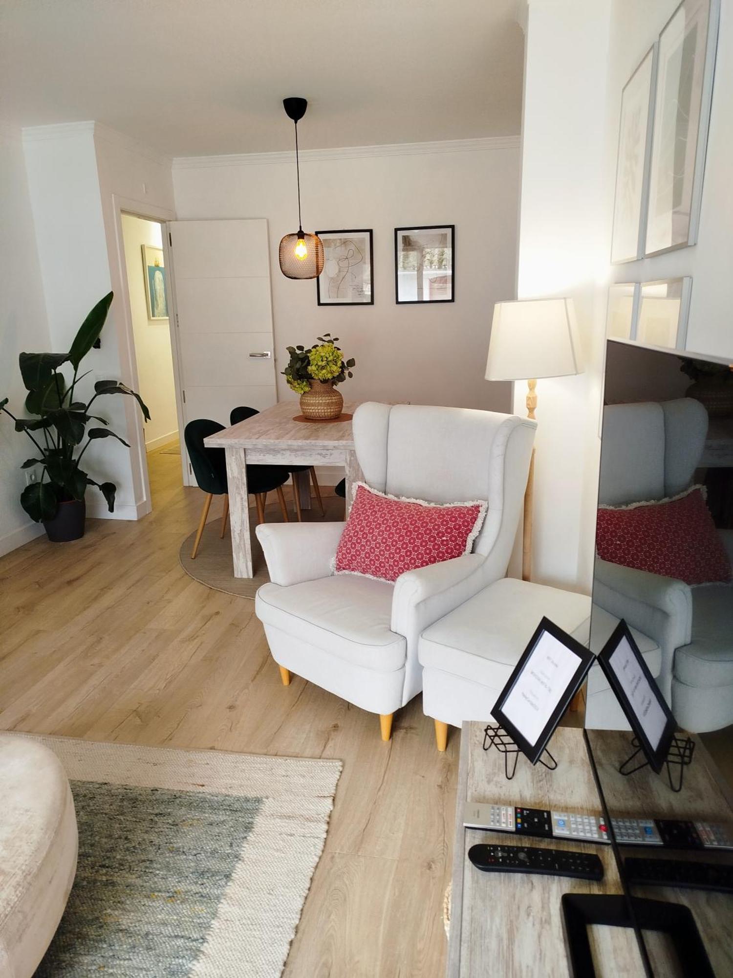 Impressive With 3 Bedrooms Metres From The Apartment *