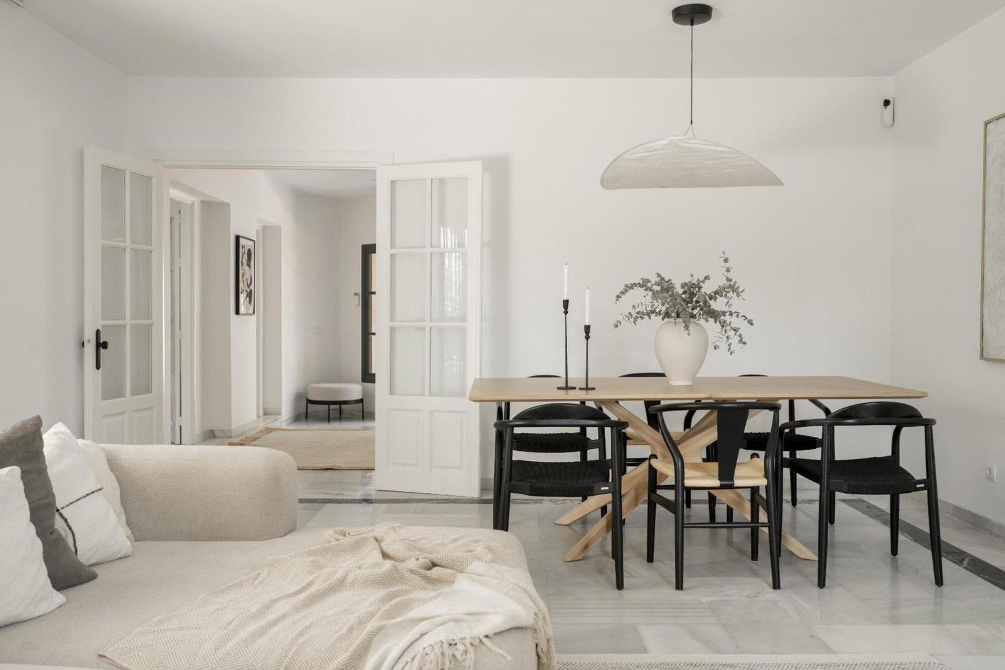 Bianca Elegant 4br Beachside Near Golf, Restaurants & Puerto Banus Holiday home