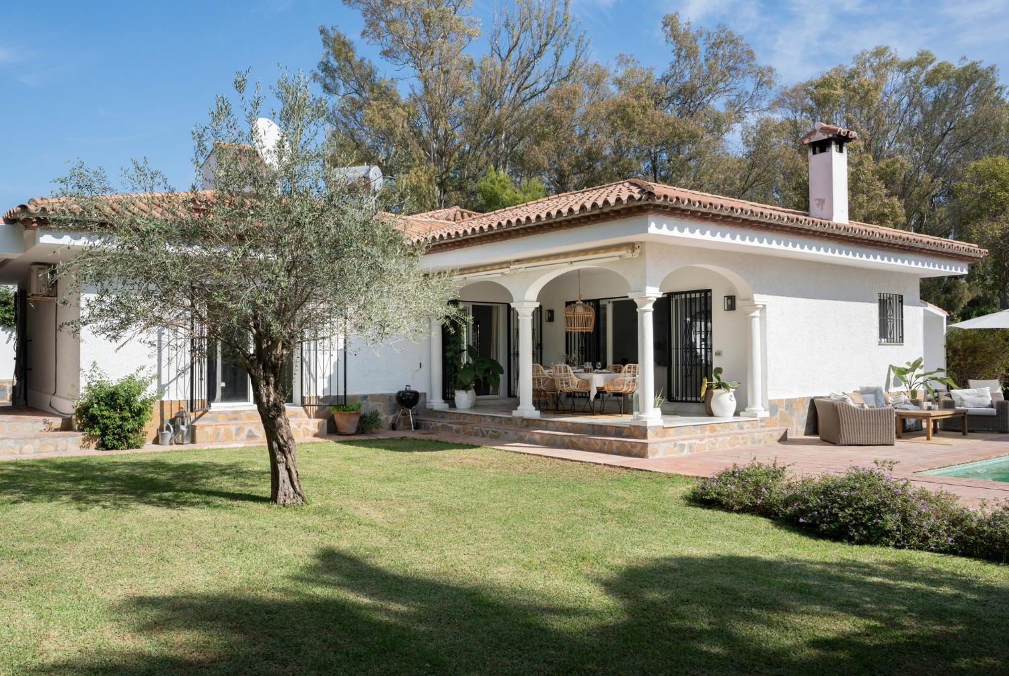 Bianca Elegant 4br Beachside Near Golf, Restaurants & Puerto Banus Holiday home *