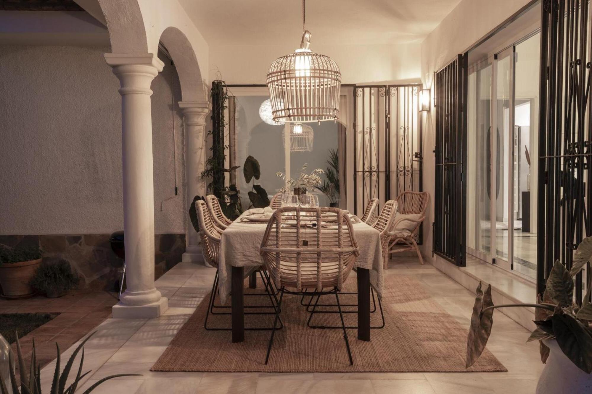 Bianca Elegant 4br Beachside Near Golf, Restaurants & Puerto Banus Holiday home Estepona