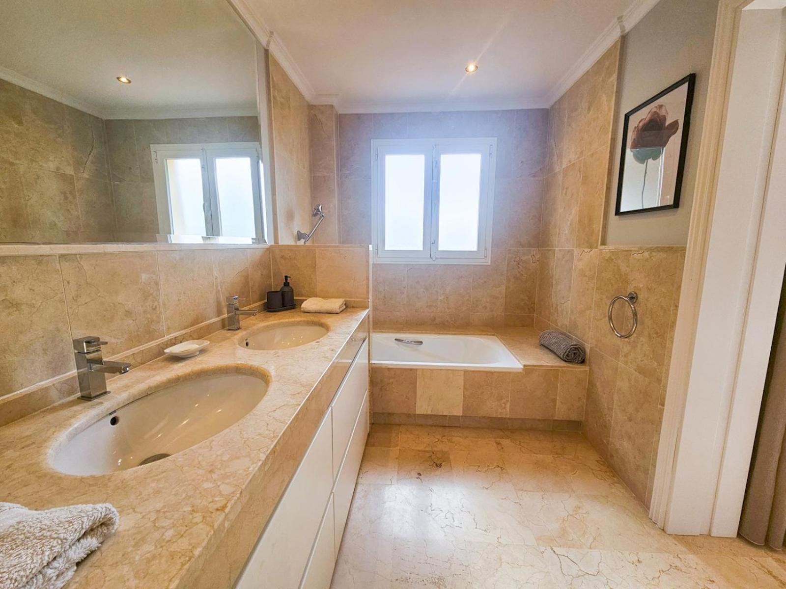 Pass The Keys Big With Golf Views In Urb Marquez De Atalaya Apartment Estepona