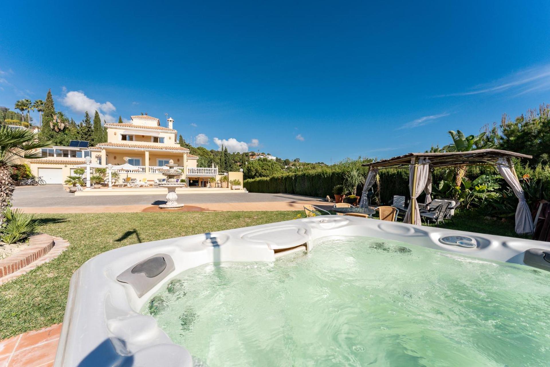 Camping With Sea View, Pool, Jacuzzi And Zen Garden - Only 5min To Town Holiday home Estepona