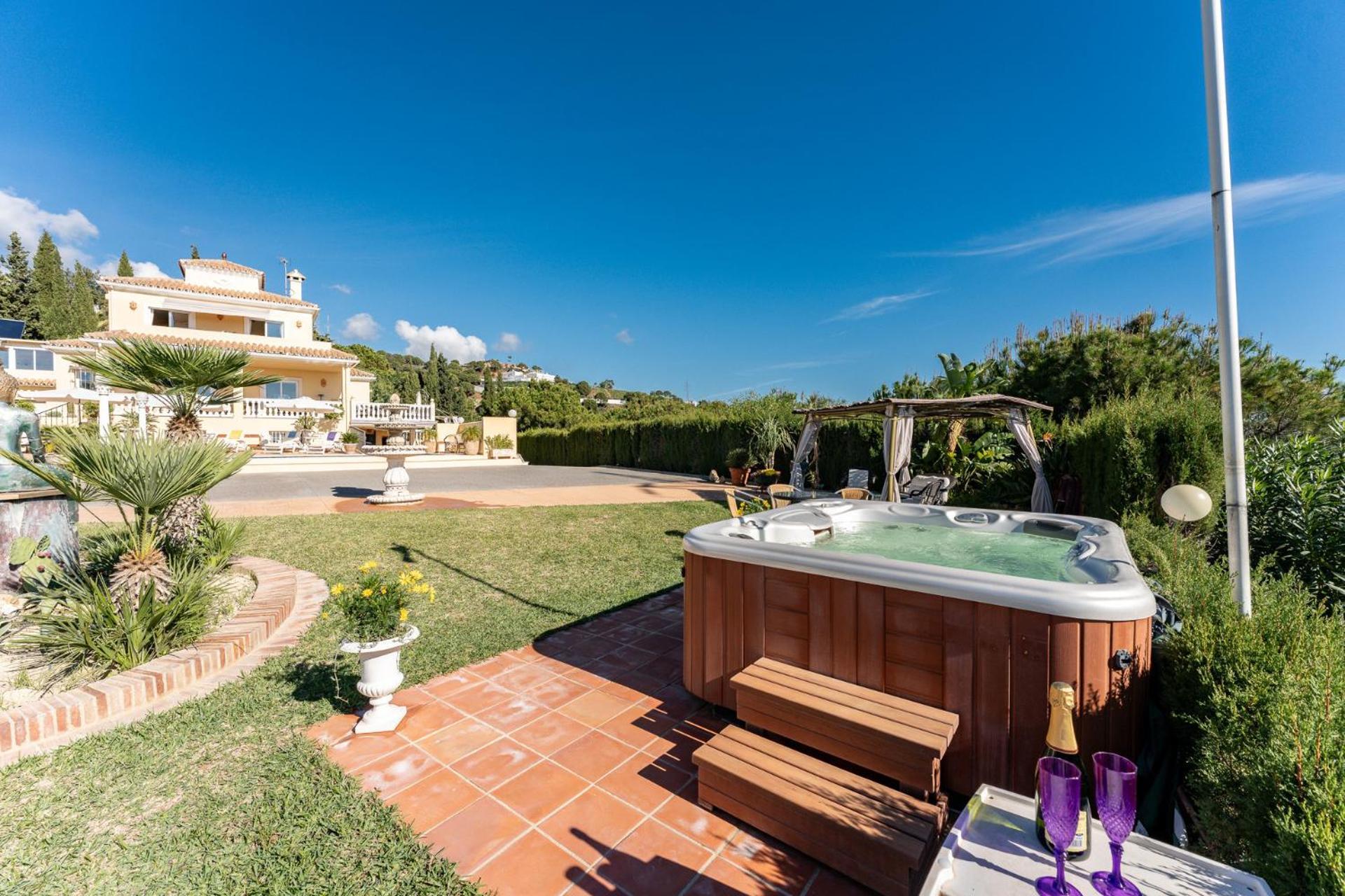 Camping With Sea View, Pool, Jacuzzi And Zen Garden - Only 5min To Town Estepona