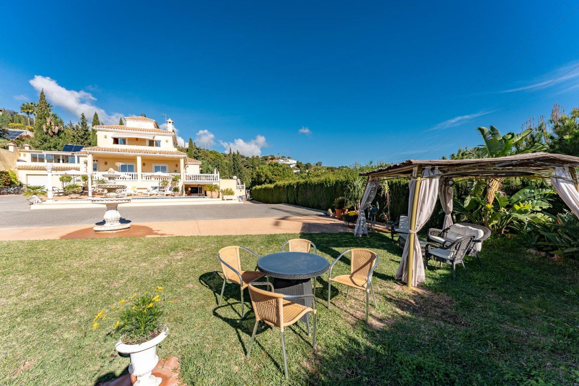 Camping With Sea View, Pool, Jacuzzi And Zen Garden - Only 5min To Town Holiday home Estepona