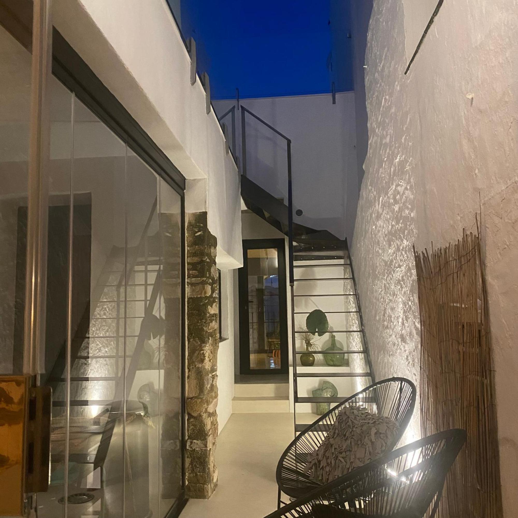 Unique Townhouse With Rooftop Pool