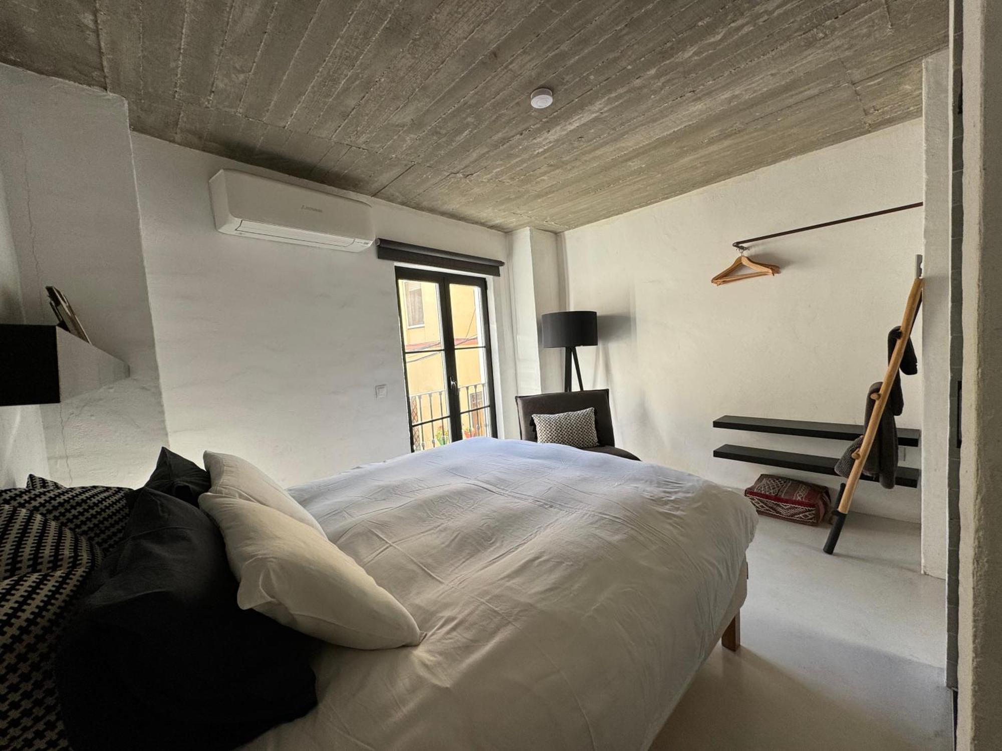 Unique Townhouse With Rooftop Pool Holiday home