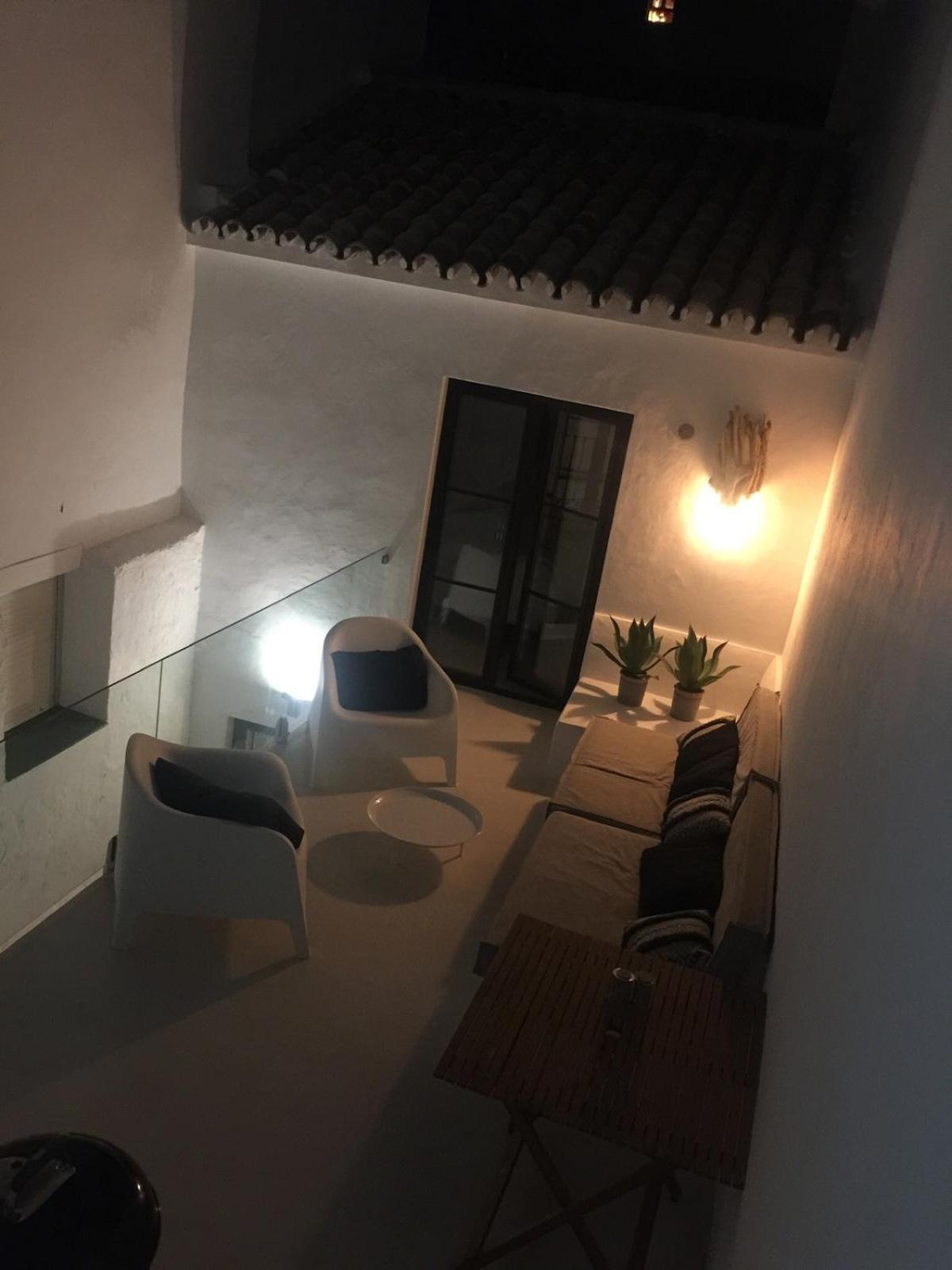 Unique Townhouse With Rooftop Pool Holiday home