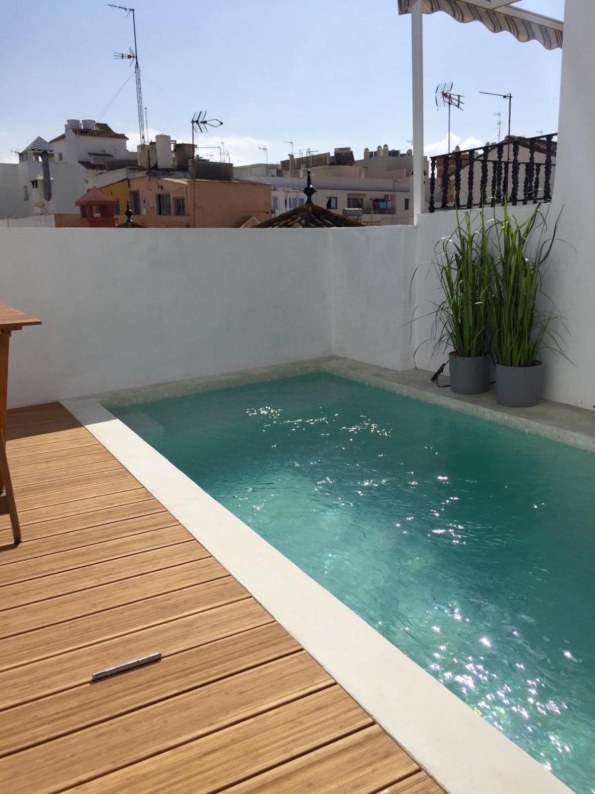 Unique Townhouse With Rooftop Pool Holiday home *