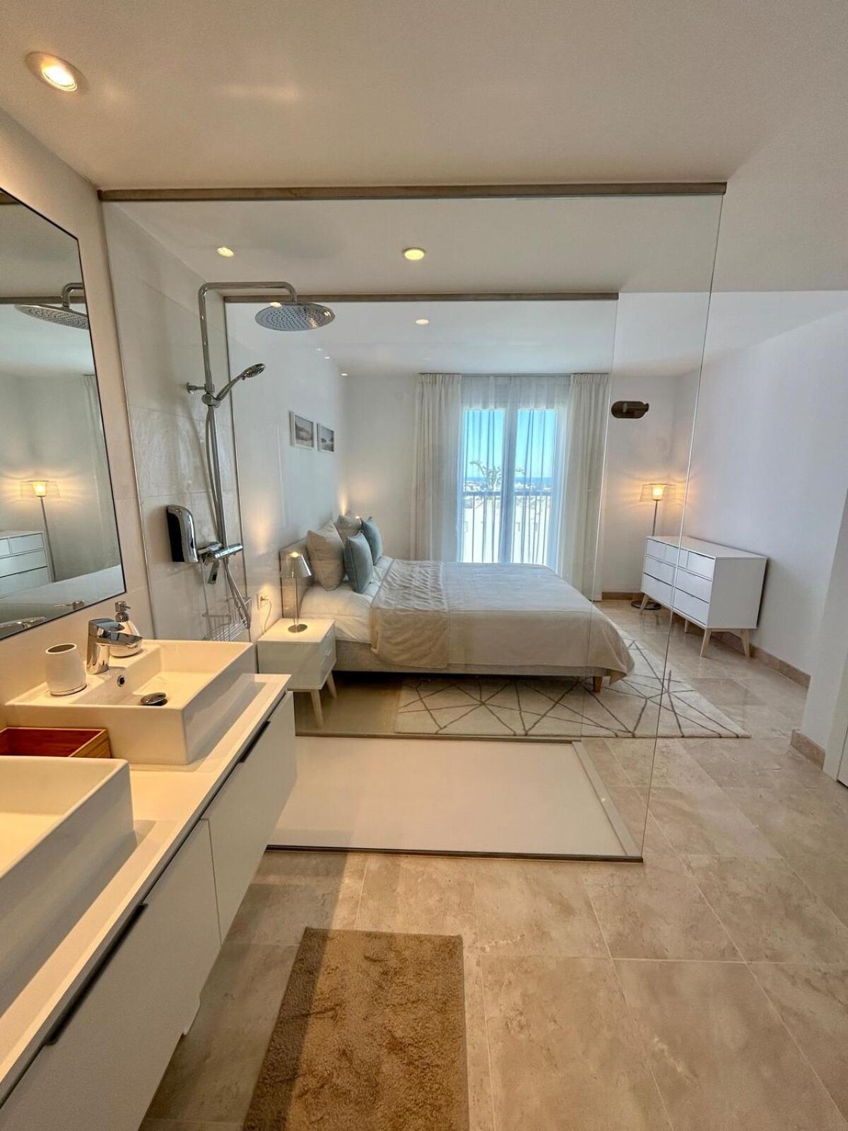 Stunning Sea View Penthouse Apartment *