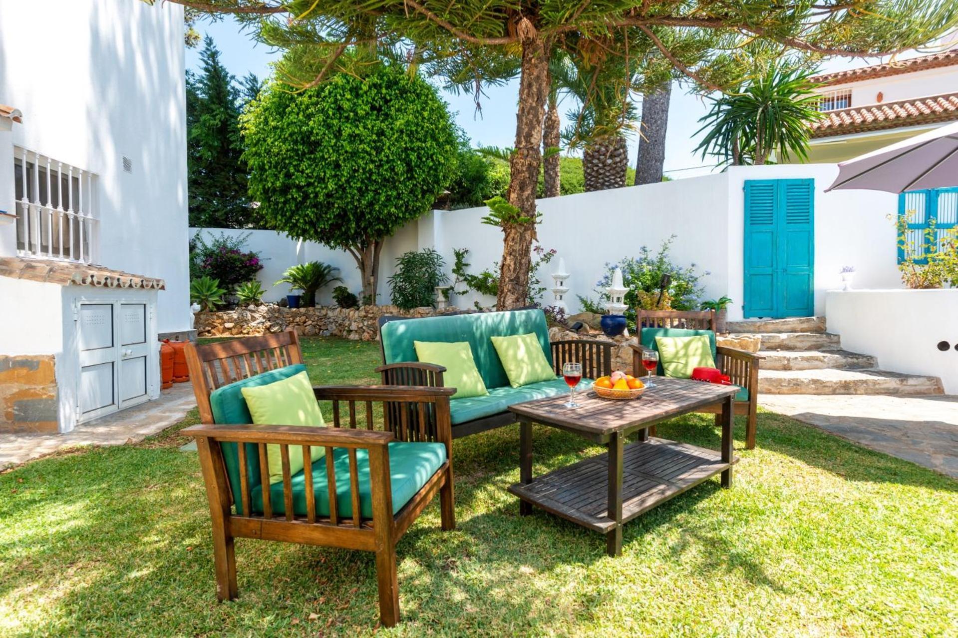 Holivista Elegant 4-bedroom Spanish In Villa *