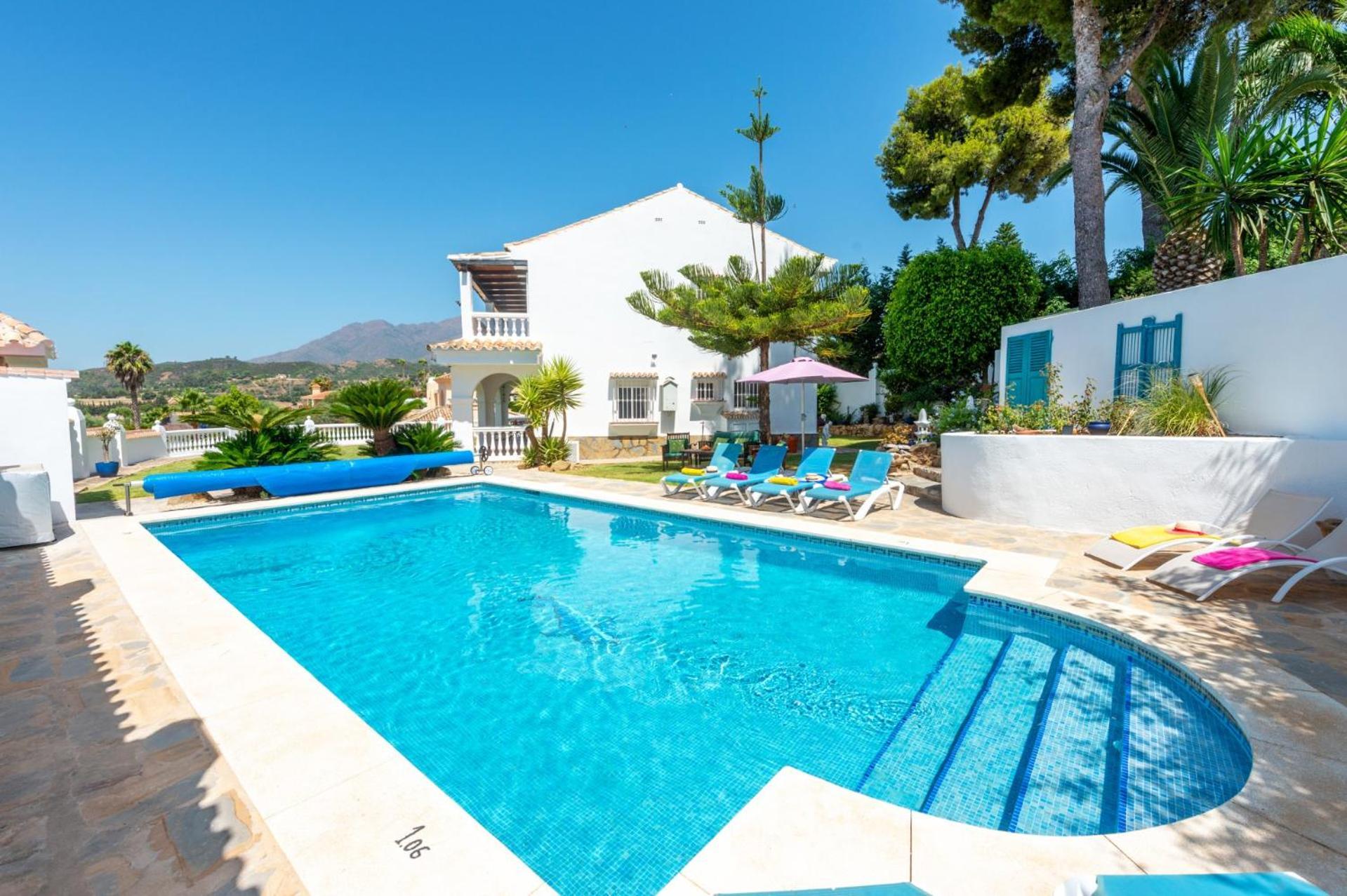 Holivista Elegant 4-bedroom Spanish In Estepona