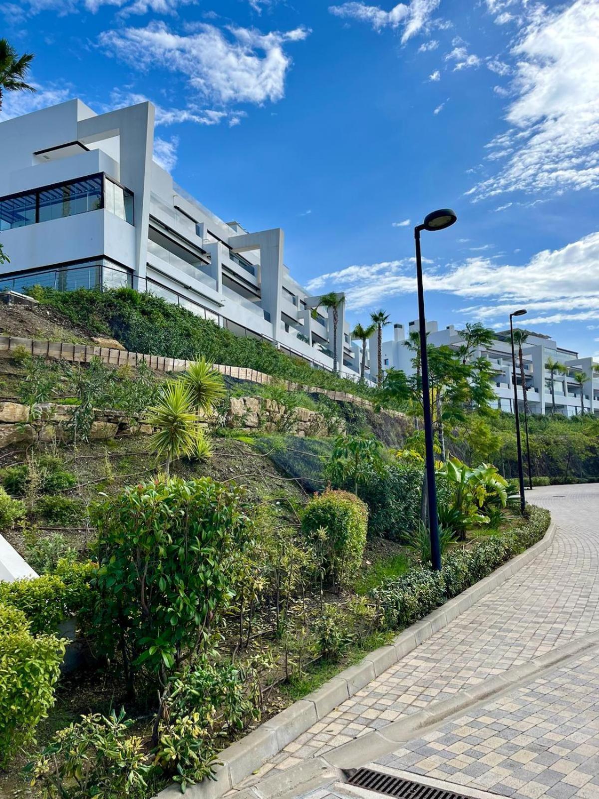 Hills Aparthotel 2*
