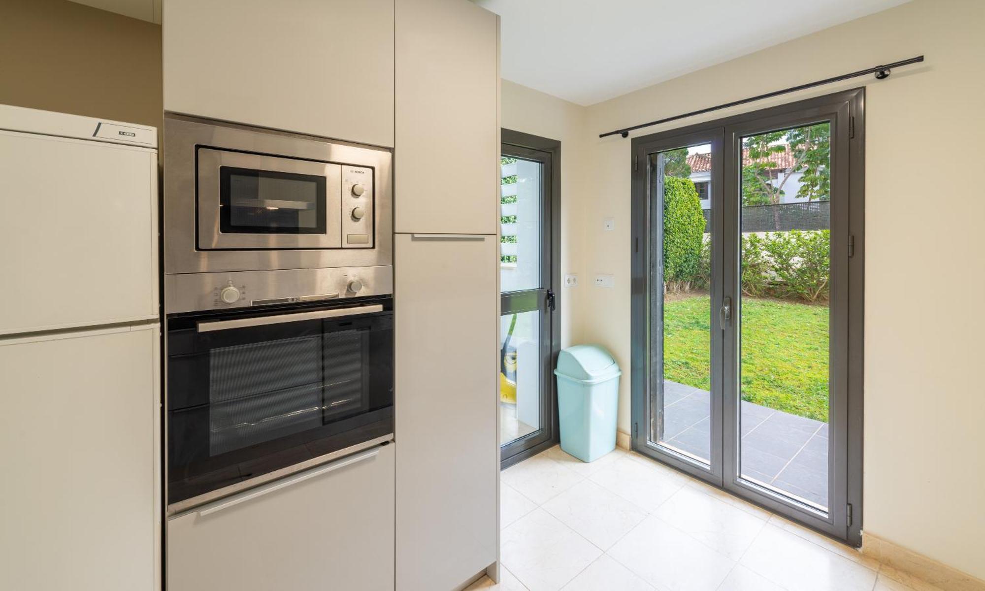 Elegant Getaway Near Padierna Marbella Lux Apartamento Estepona