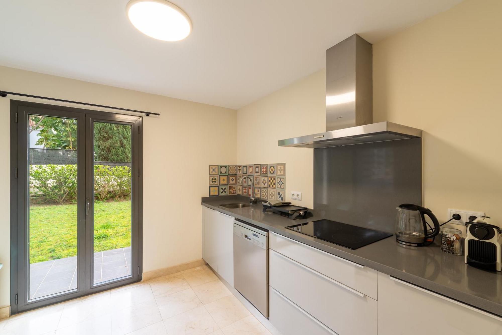 Elegant Getaway Near Padierna Marbella Lux Apartamento