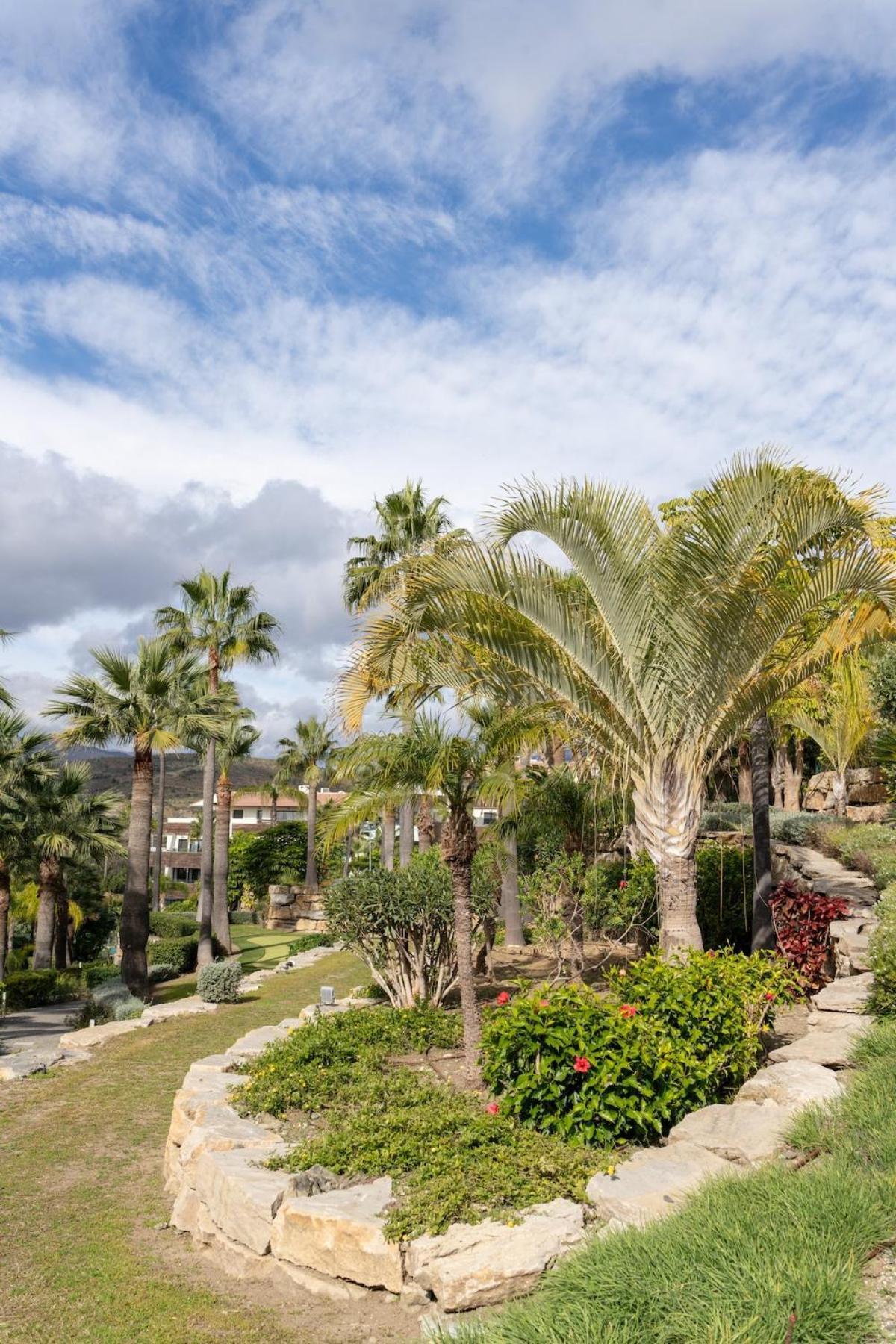 Elegant Getaway Near Padierna Marbella Lux *